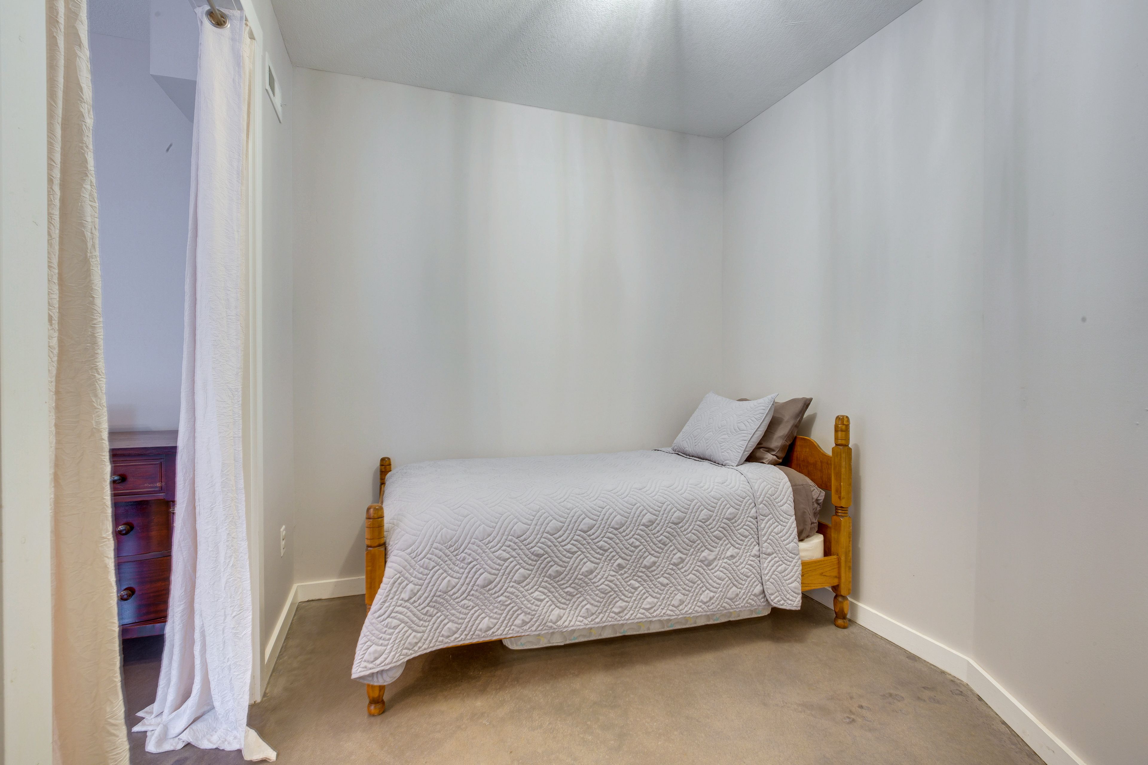 Sleeping Nook | Twin Bed