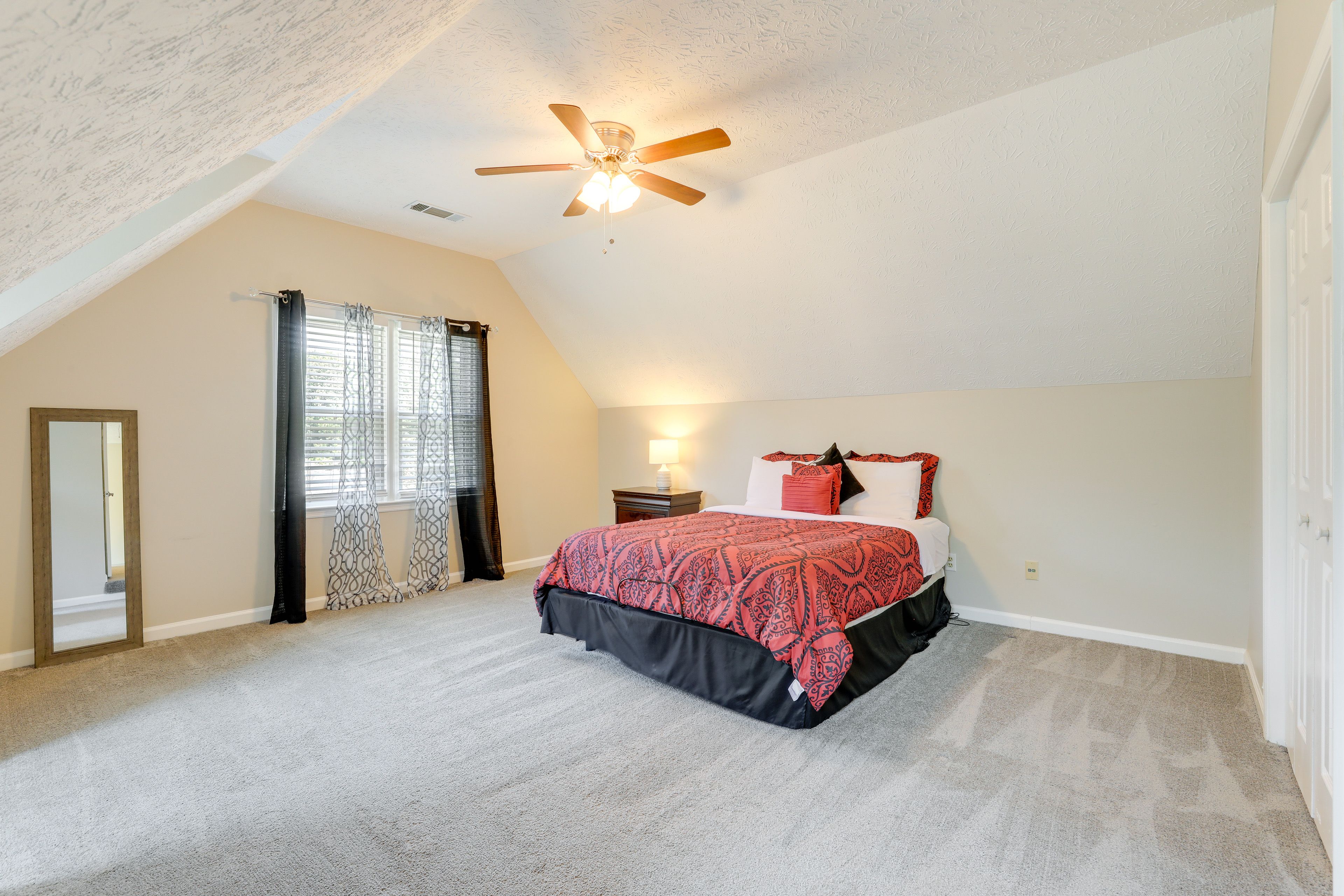 Bedroom 3 | Queen Bed