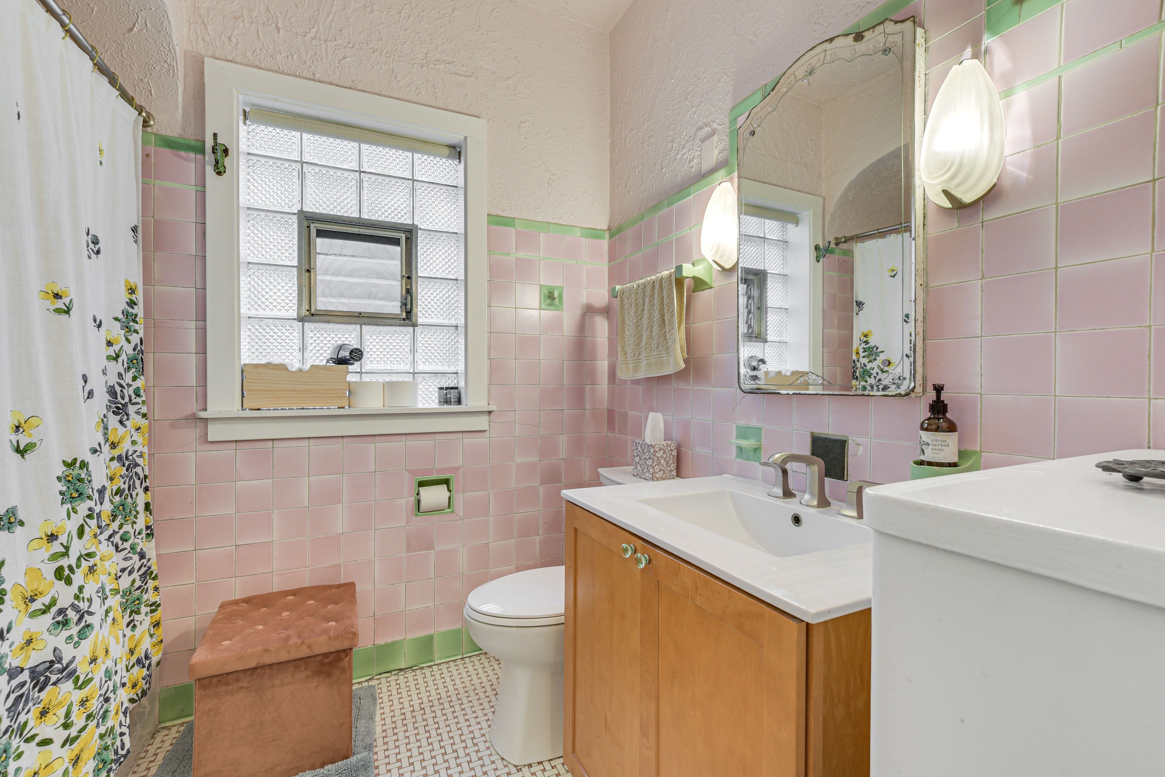 Bathroom | 2nd Floor