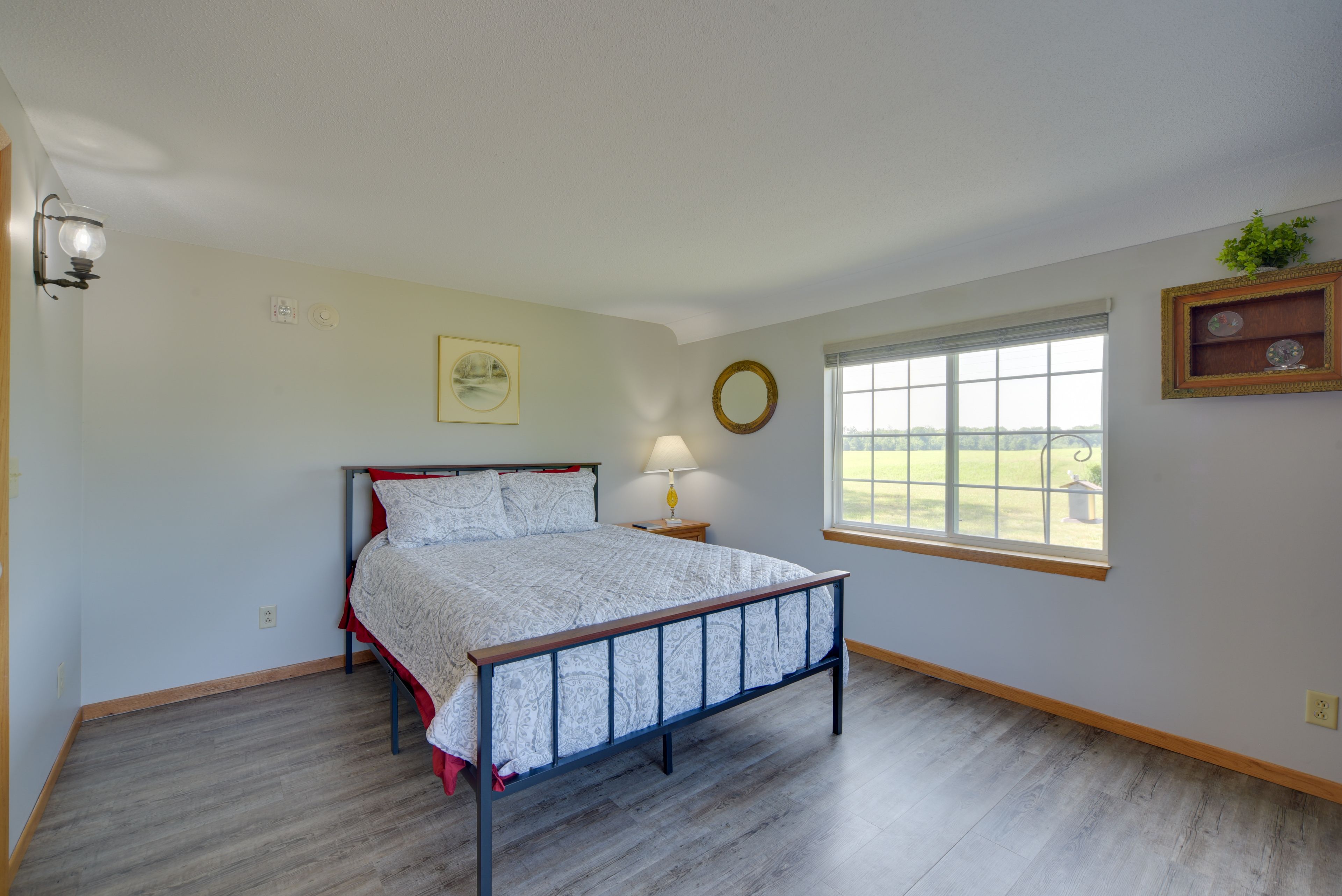 Bedroom 6 | Queen Bed | Smart TV