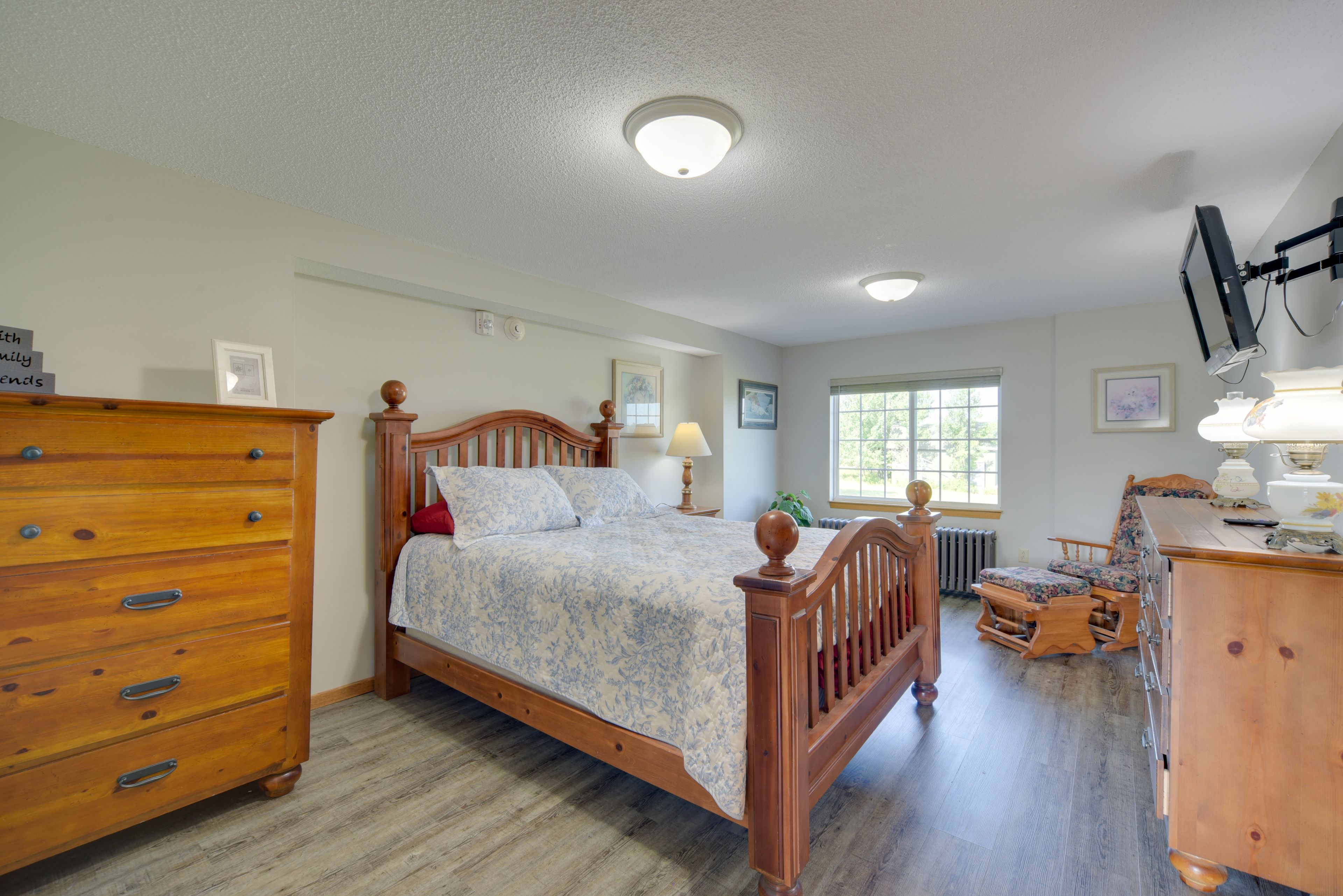 Bedroom 4 | Queen Bed | Smart TV