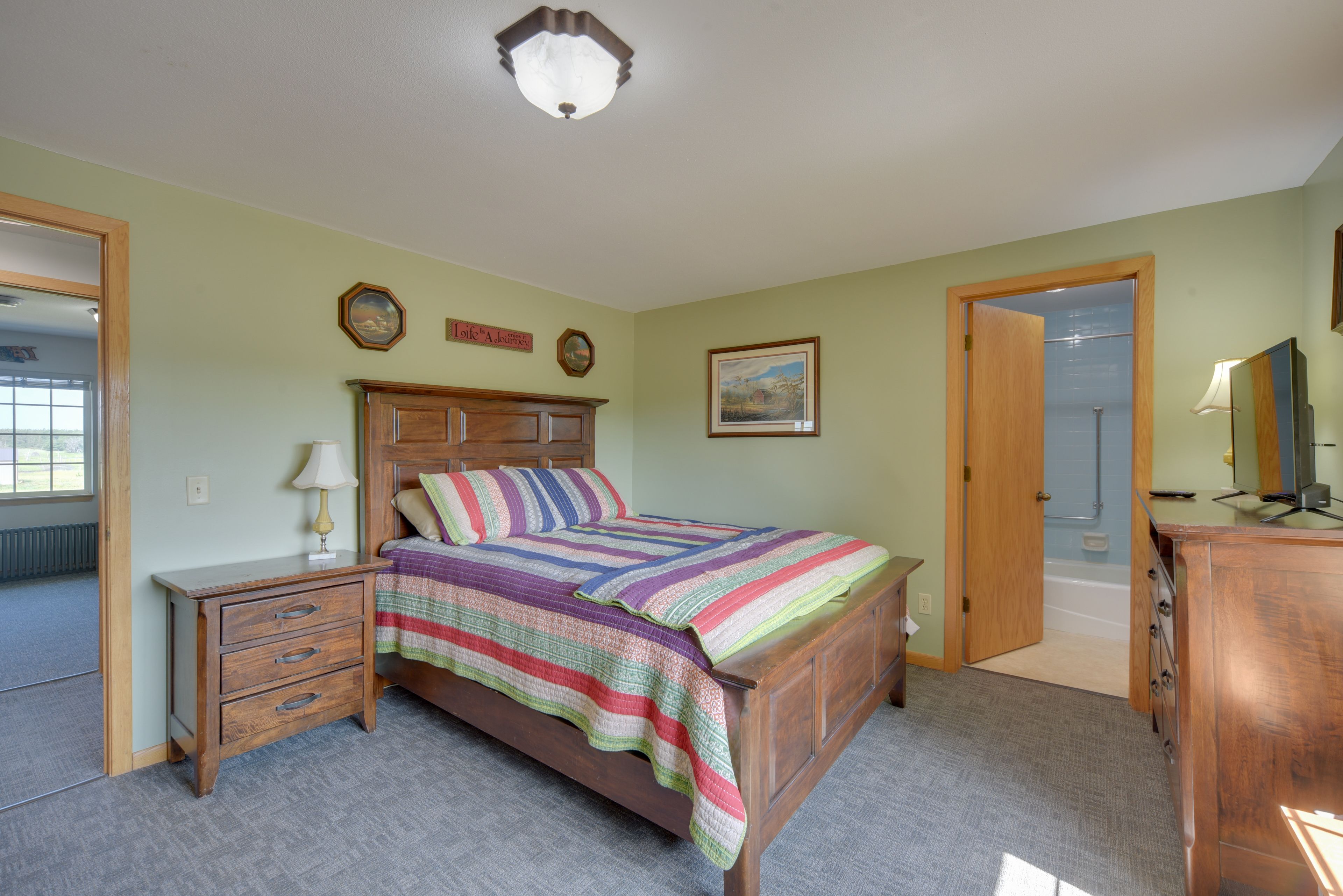 Bedroom 1 | Queen Bed | Linens & Towels | Smart TV | En-Suite Bathroom
