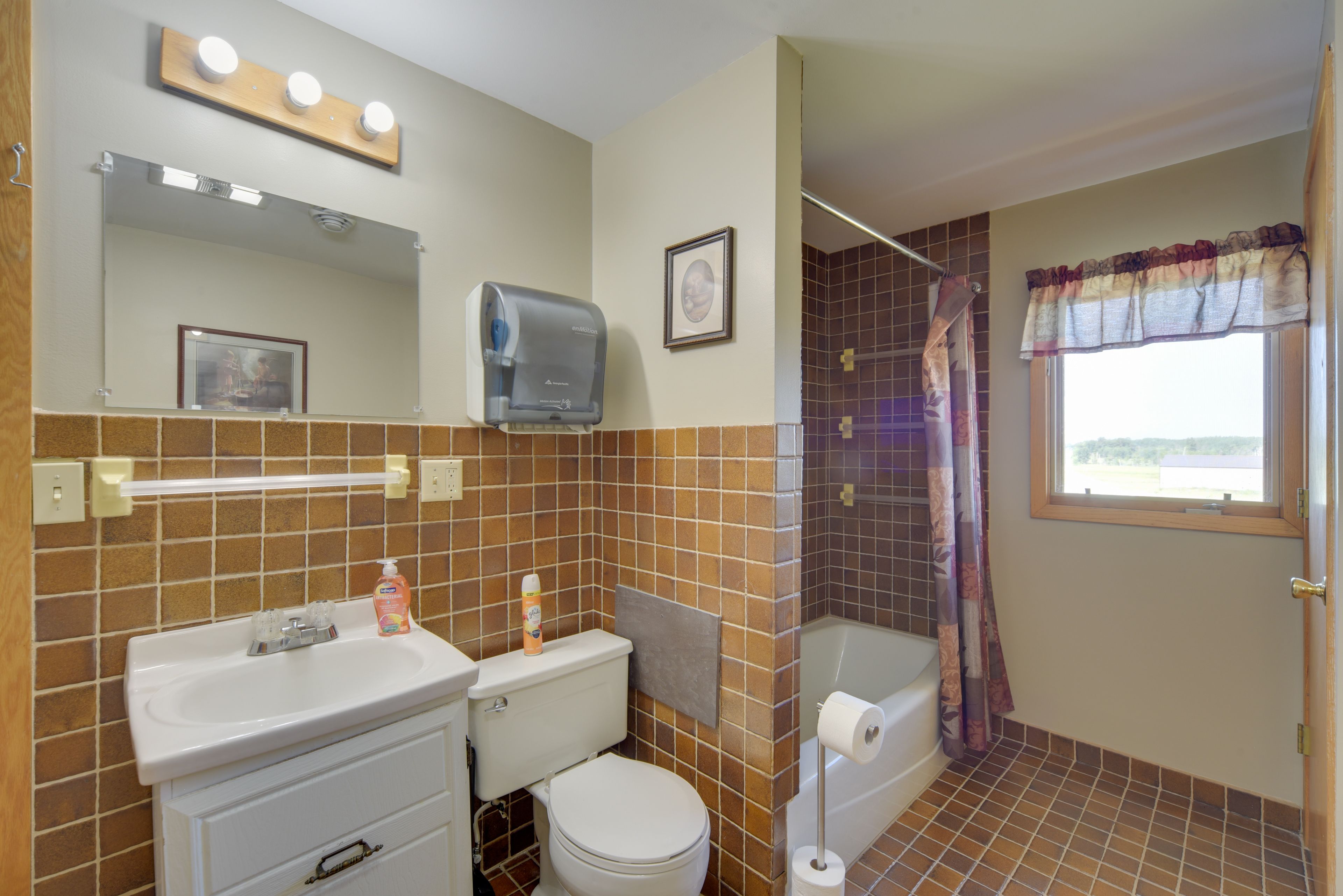 Full Bathroom