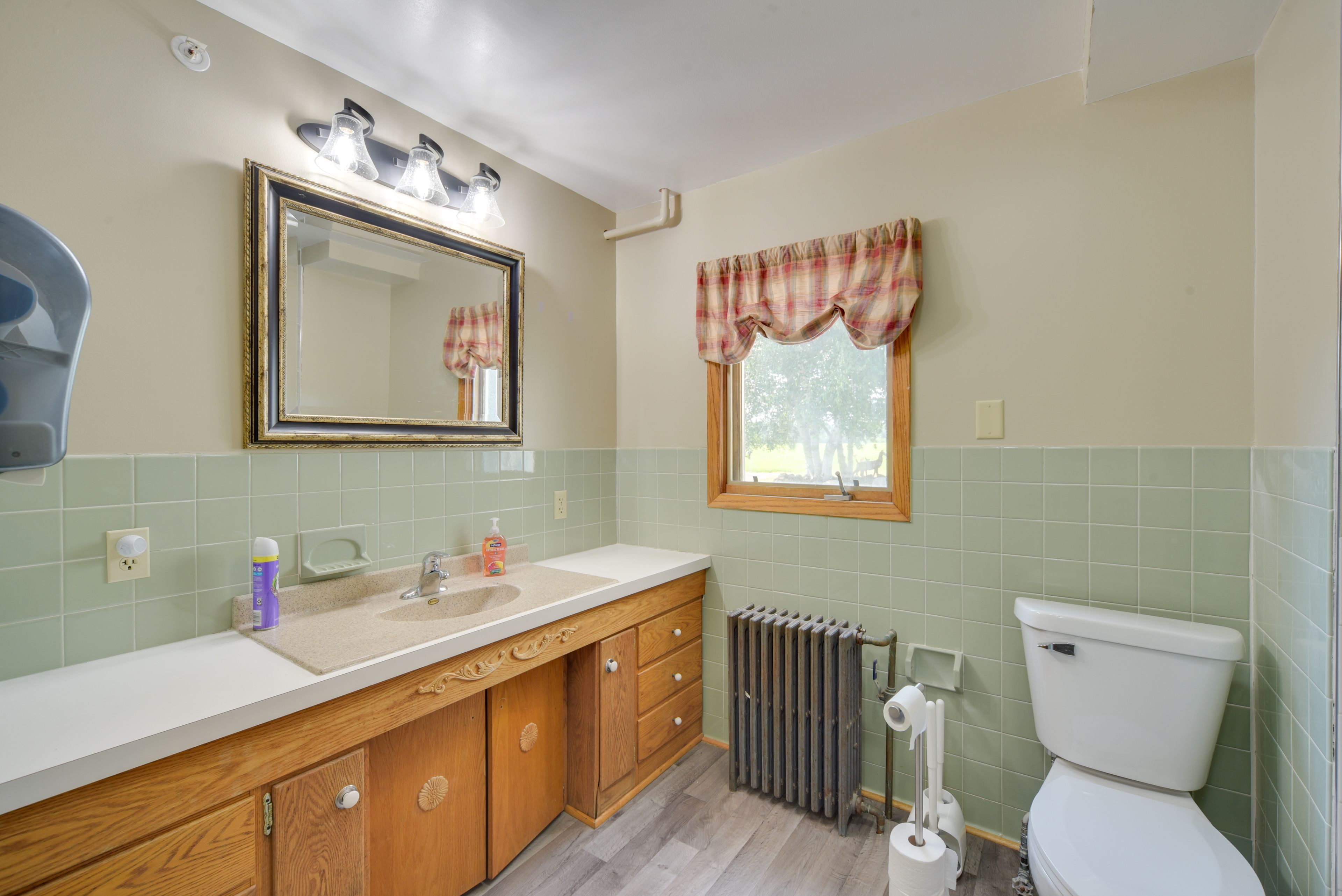 Full Bathroom | Complimentary Toiletries