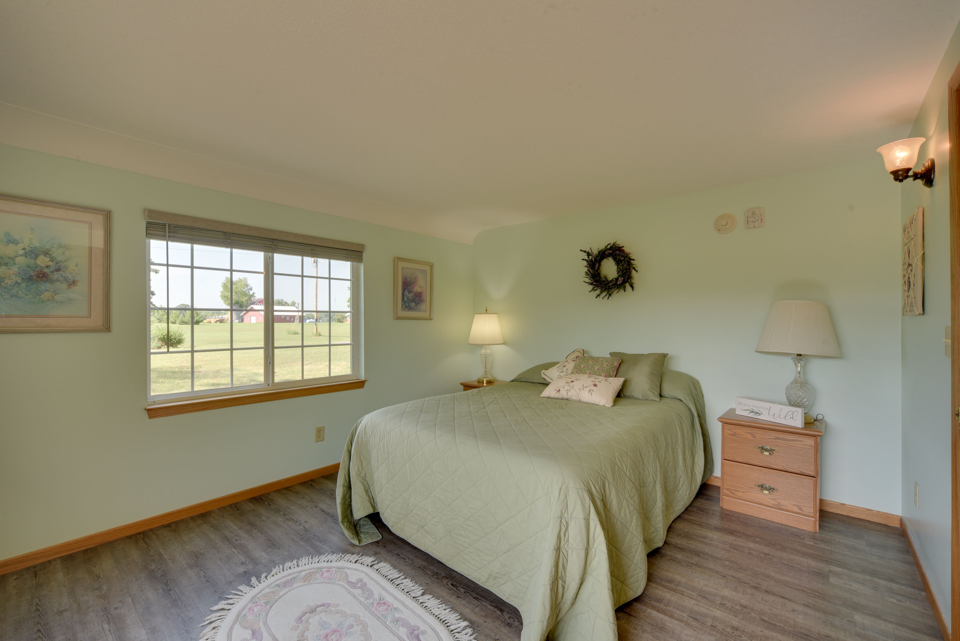 Bedroom 5 | Queen Bed | Smart TV