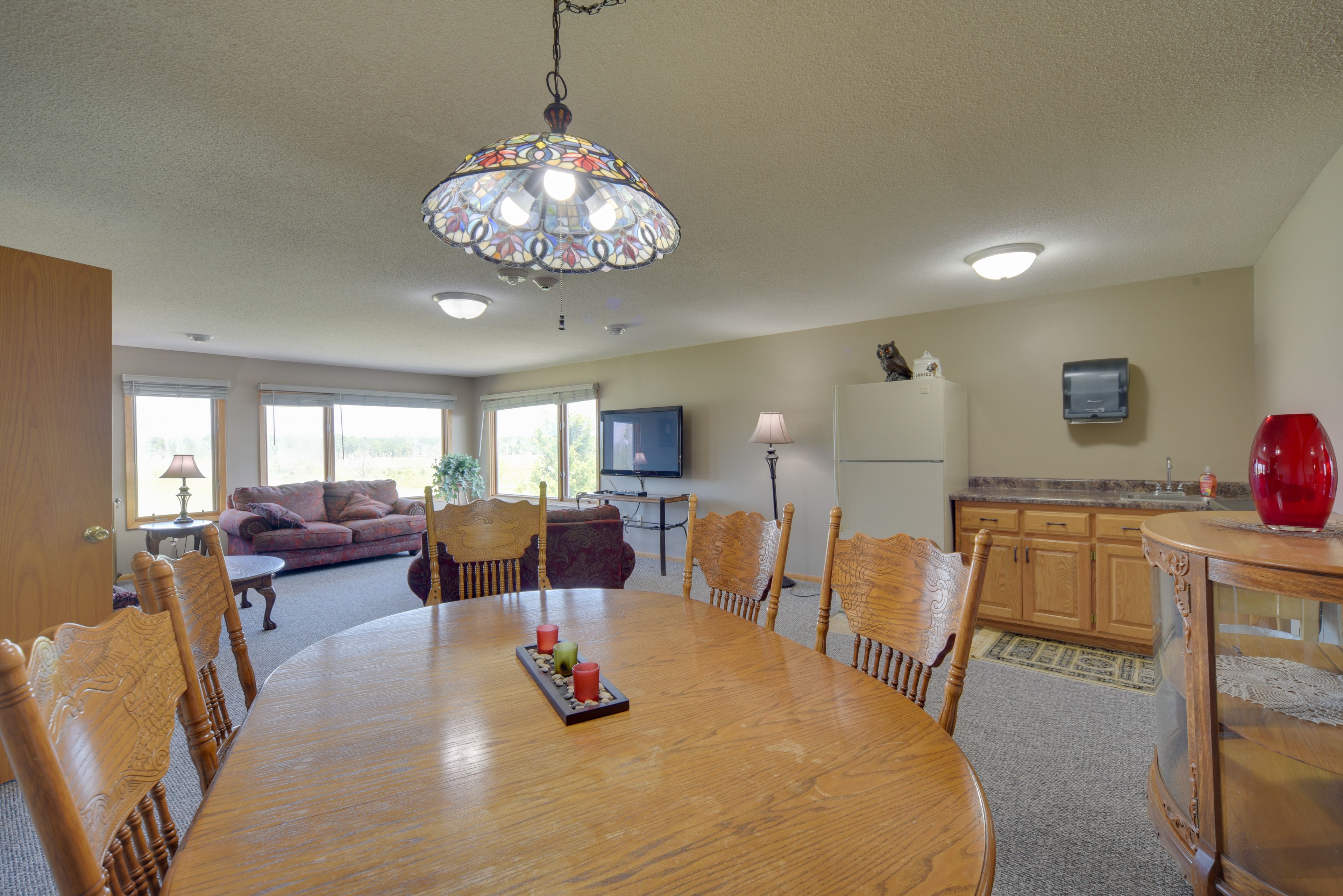Family Room | Smart TV | Kitchenette