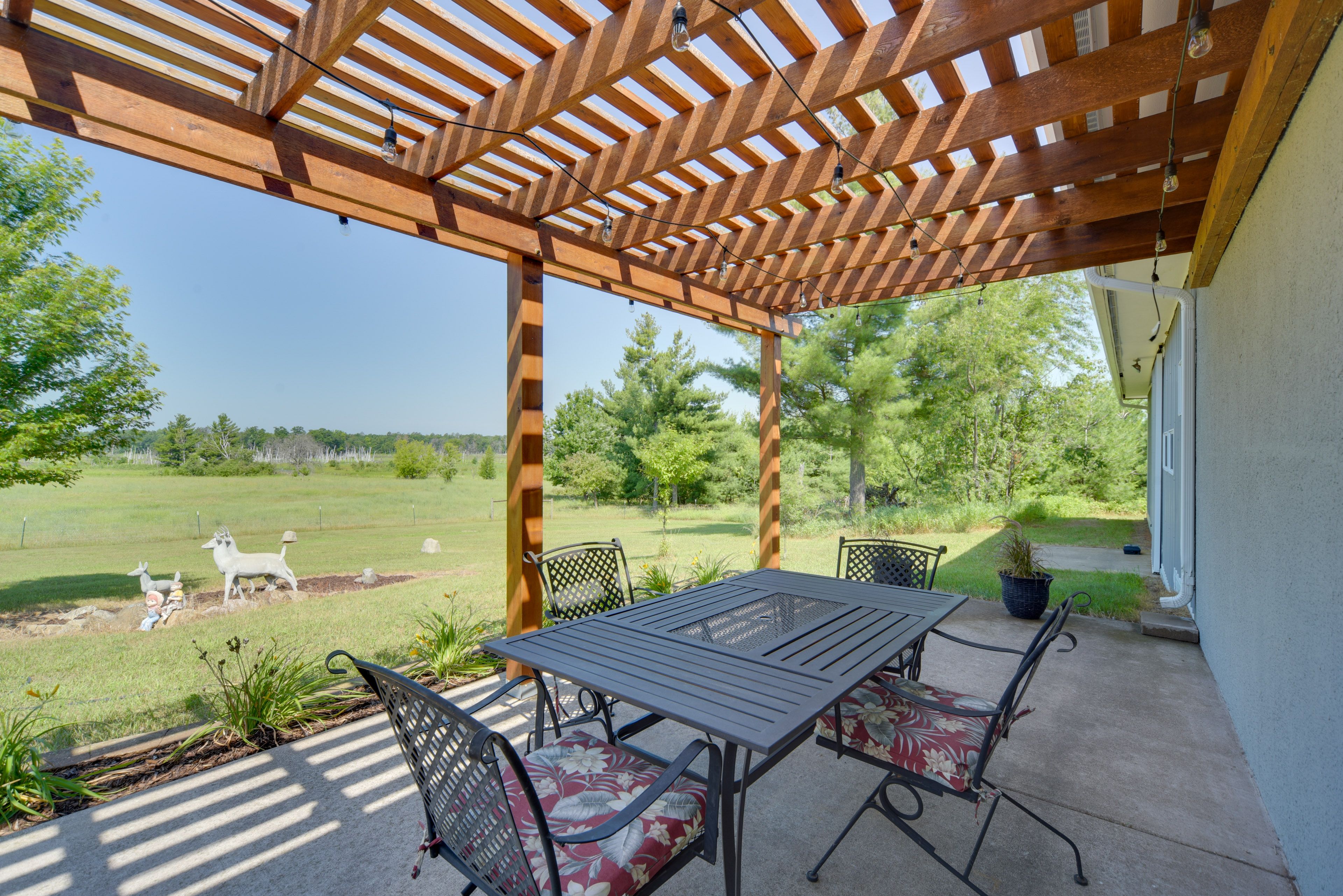 Webster Vacation Rental | 8BR | 4.5BA | 5,200 Sq Ft | Step-Free Access Via Ramp