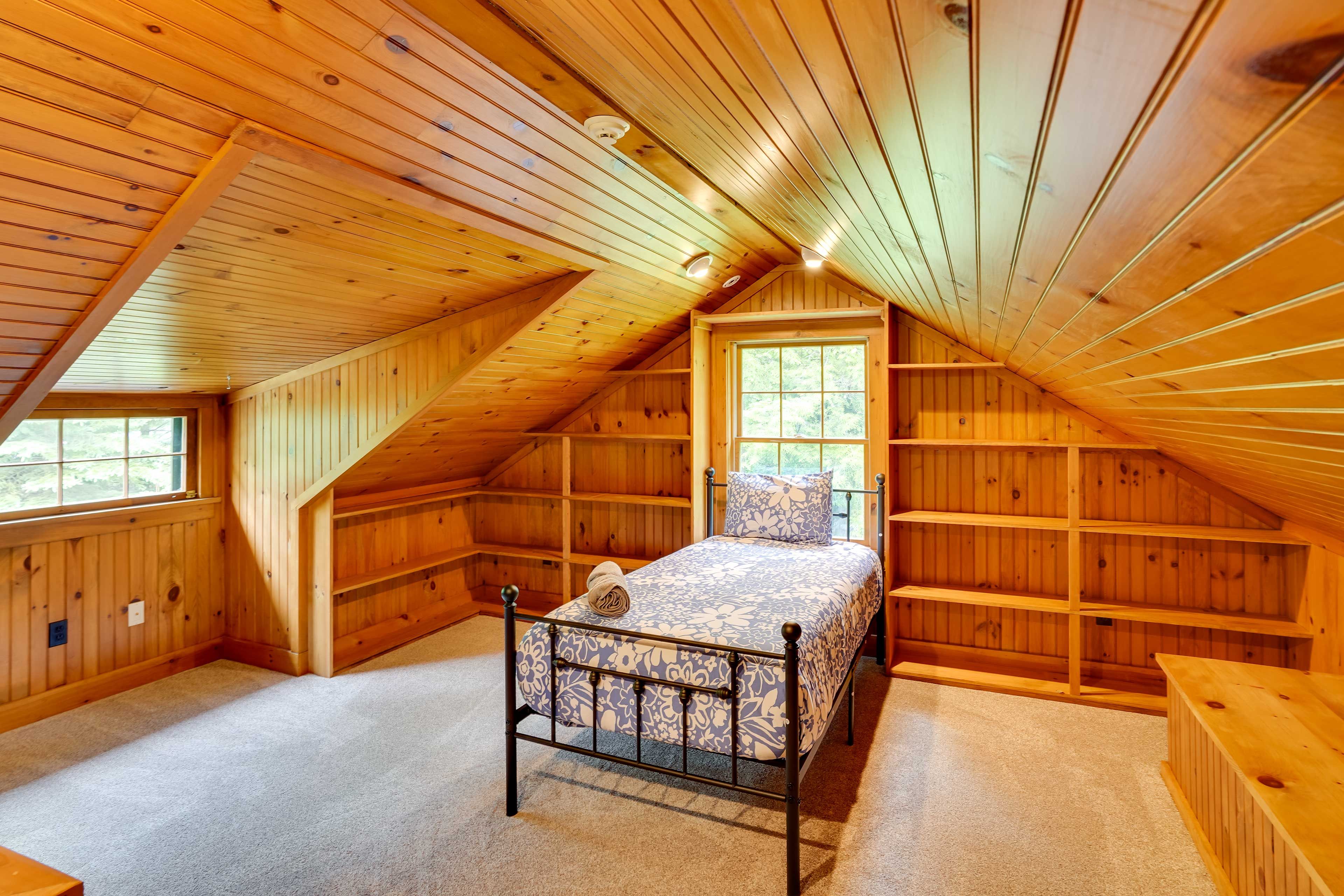 Loft | 2nd Floor | Twin Bed