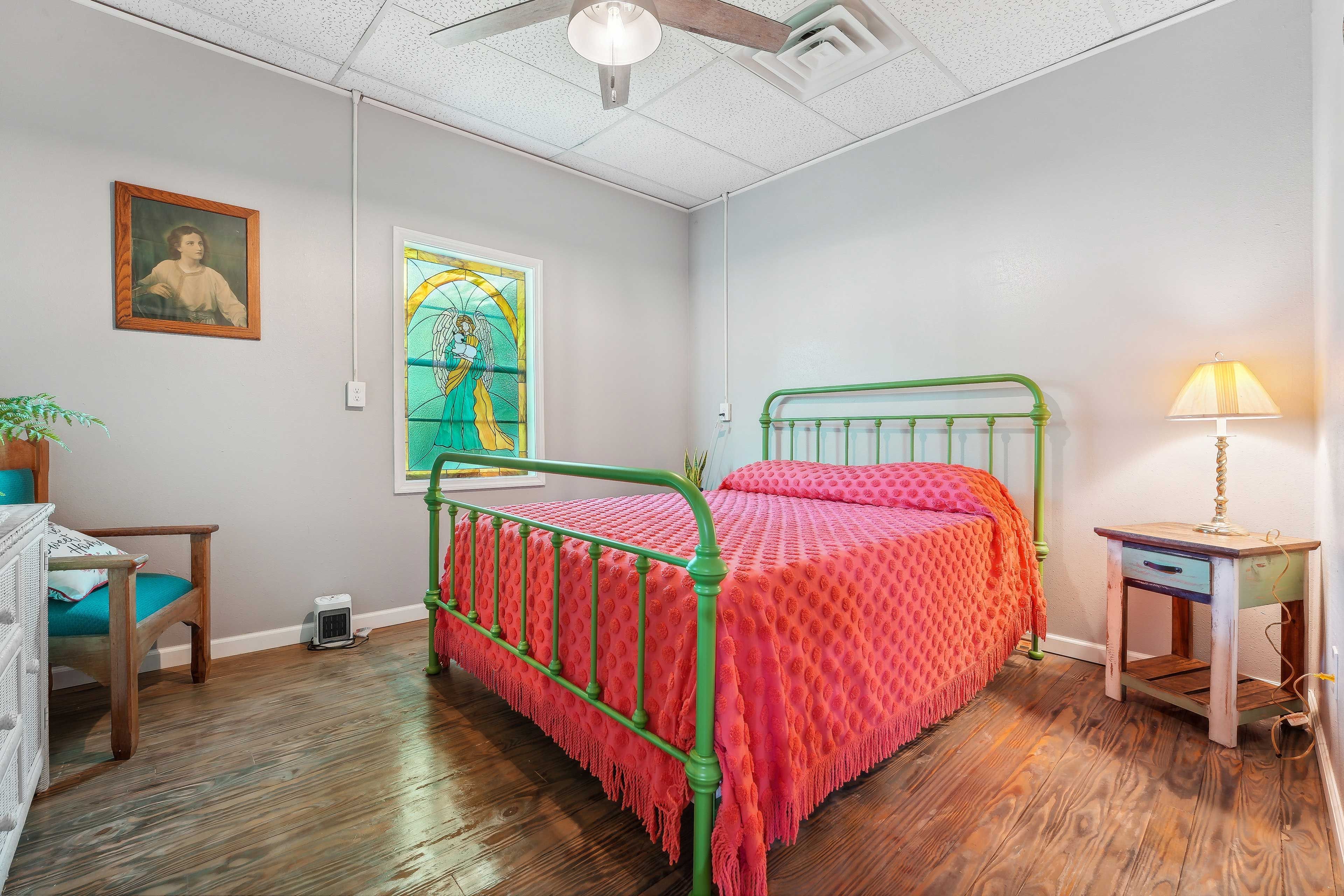 Bedroom 2 | Queen Bed