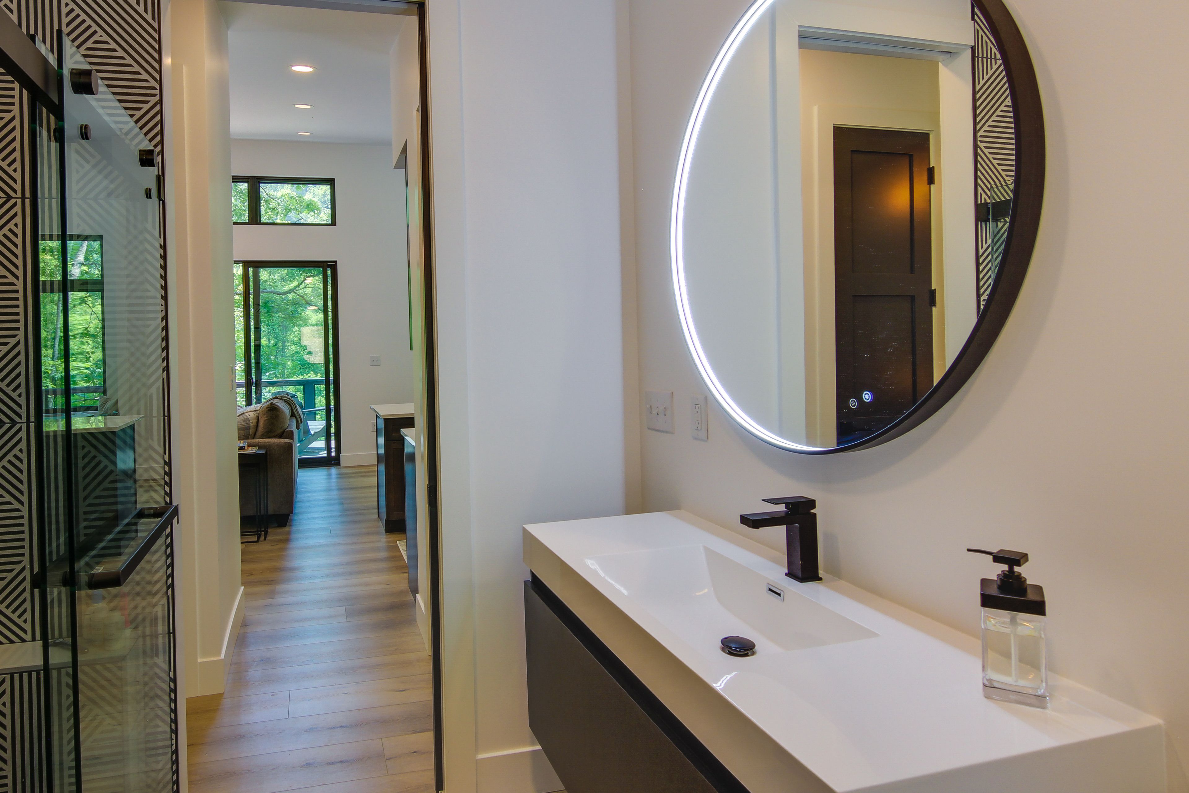Bathroom | Linens/Towels | Complimentary Toiletries | Washer/Dryer