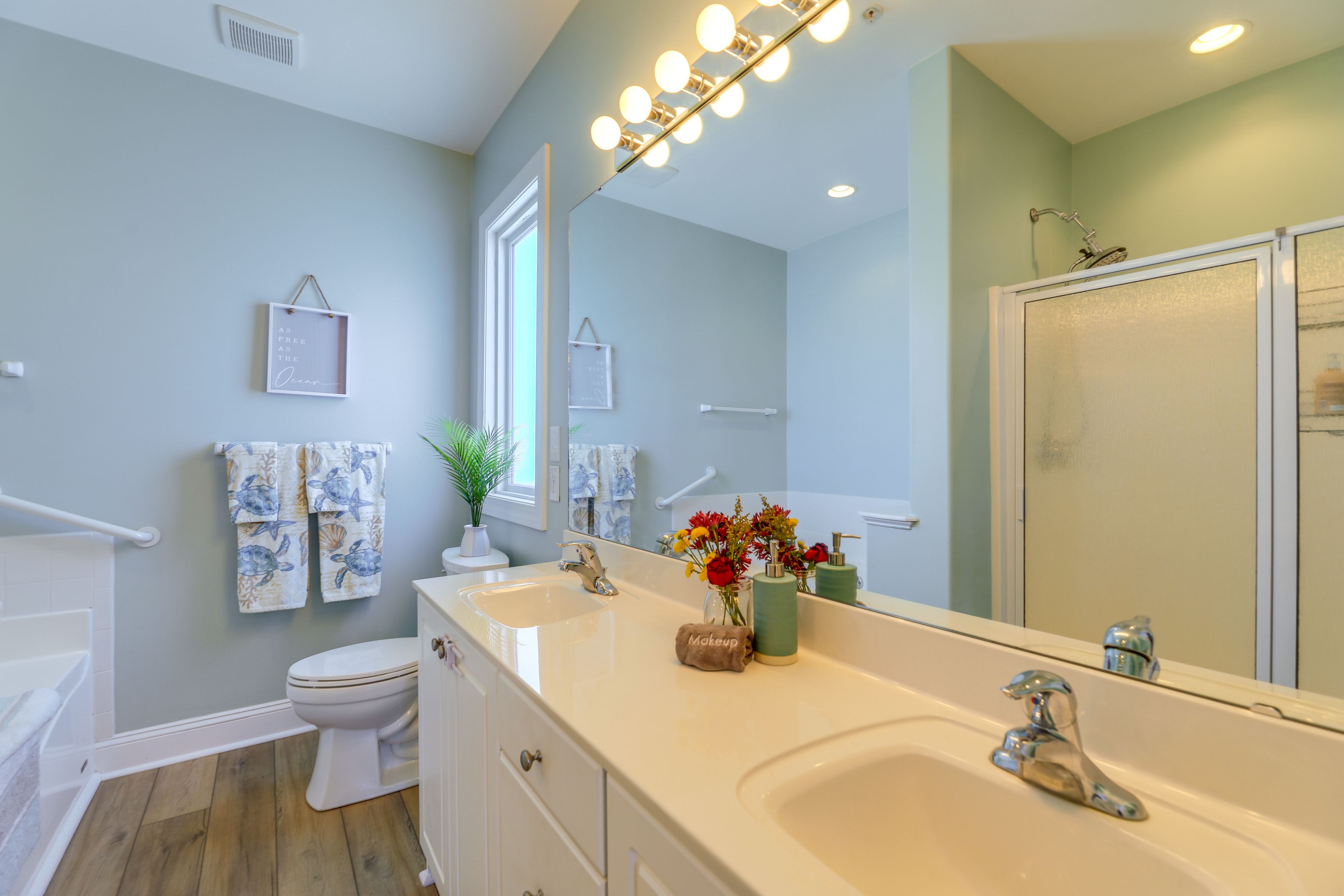 En-Suite Bathroom | Complimentary Toiletries | Hair Dryer