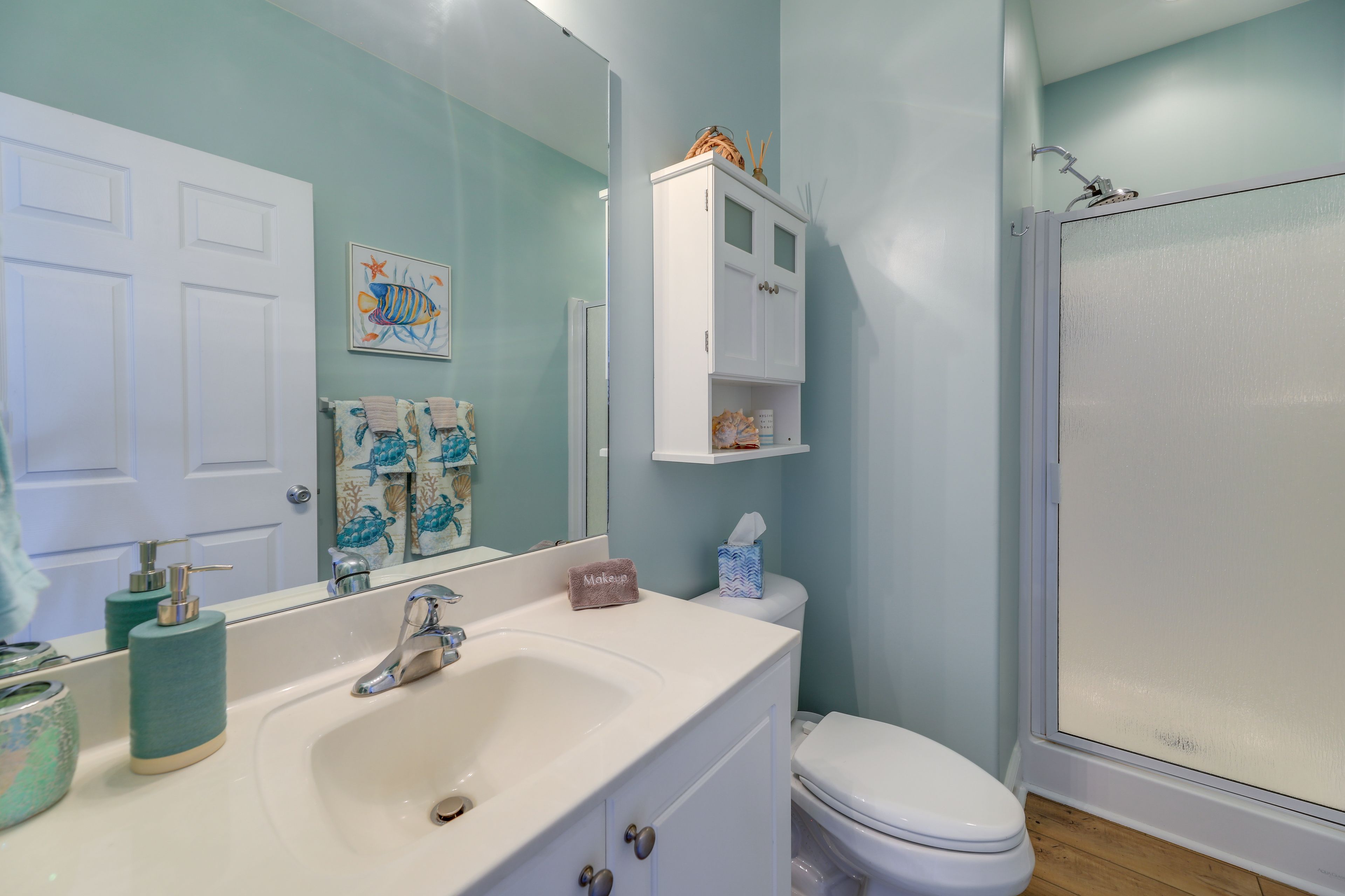 Full Bathroom | Complimentary Toiletries | Hair Dryer