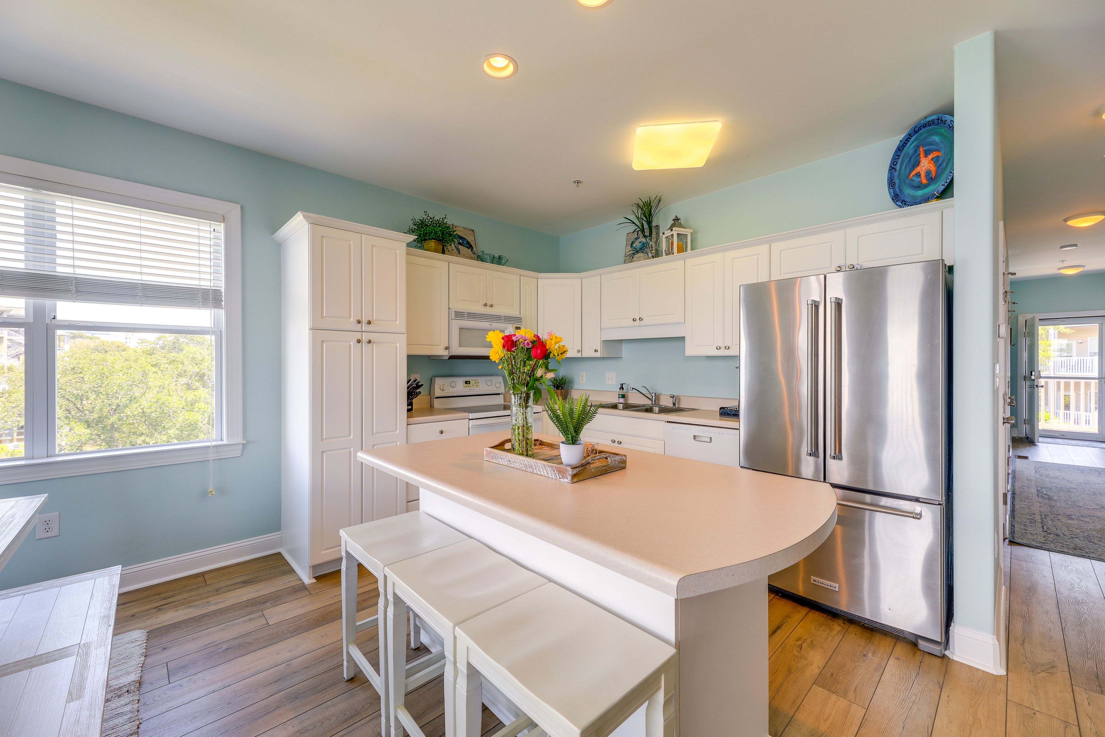 Kitchen | Blender | Coffee Maker | Toaster | Trash Bags & Paper Towels Provided