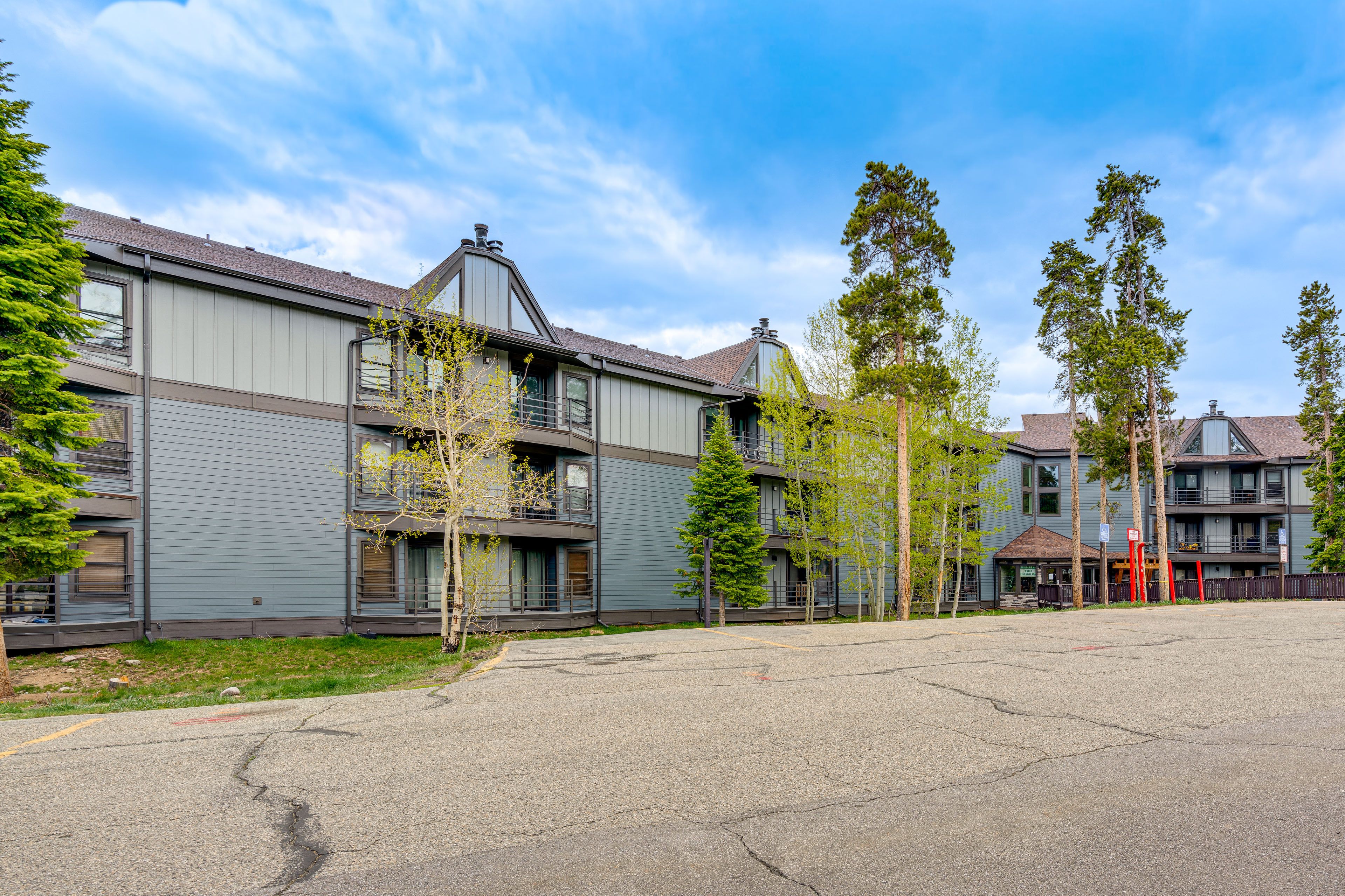 Buffalo Village Exterior | Free Community Parking