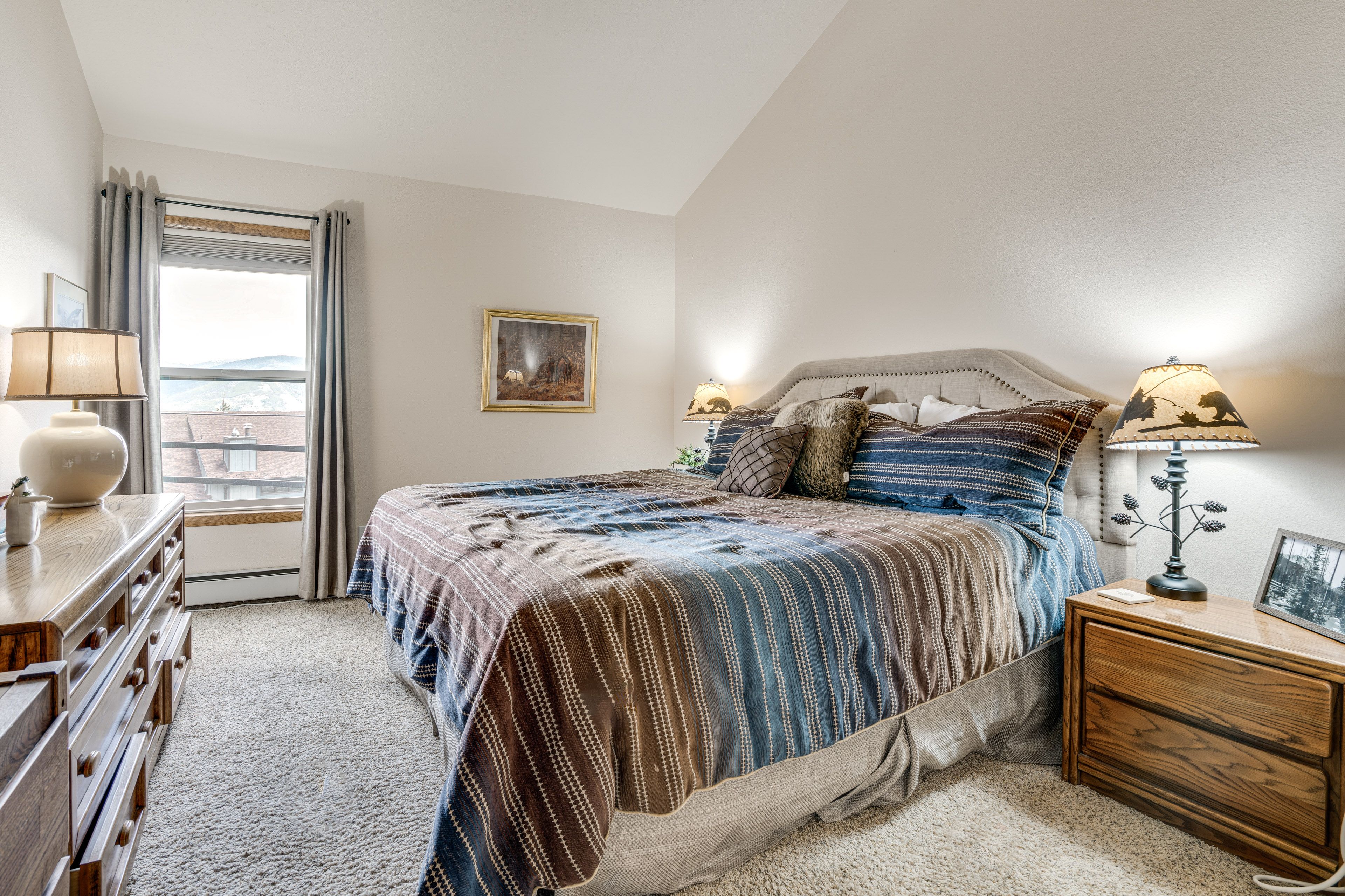 Bedroom 1 | King Bed