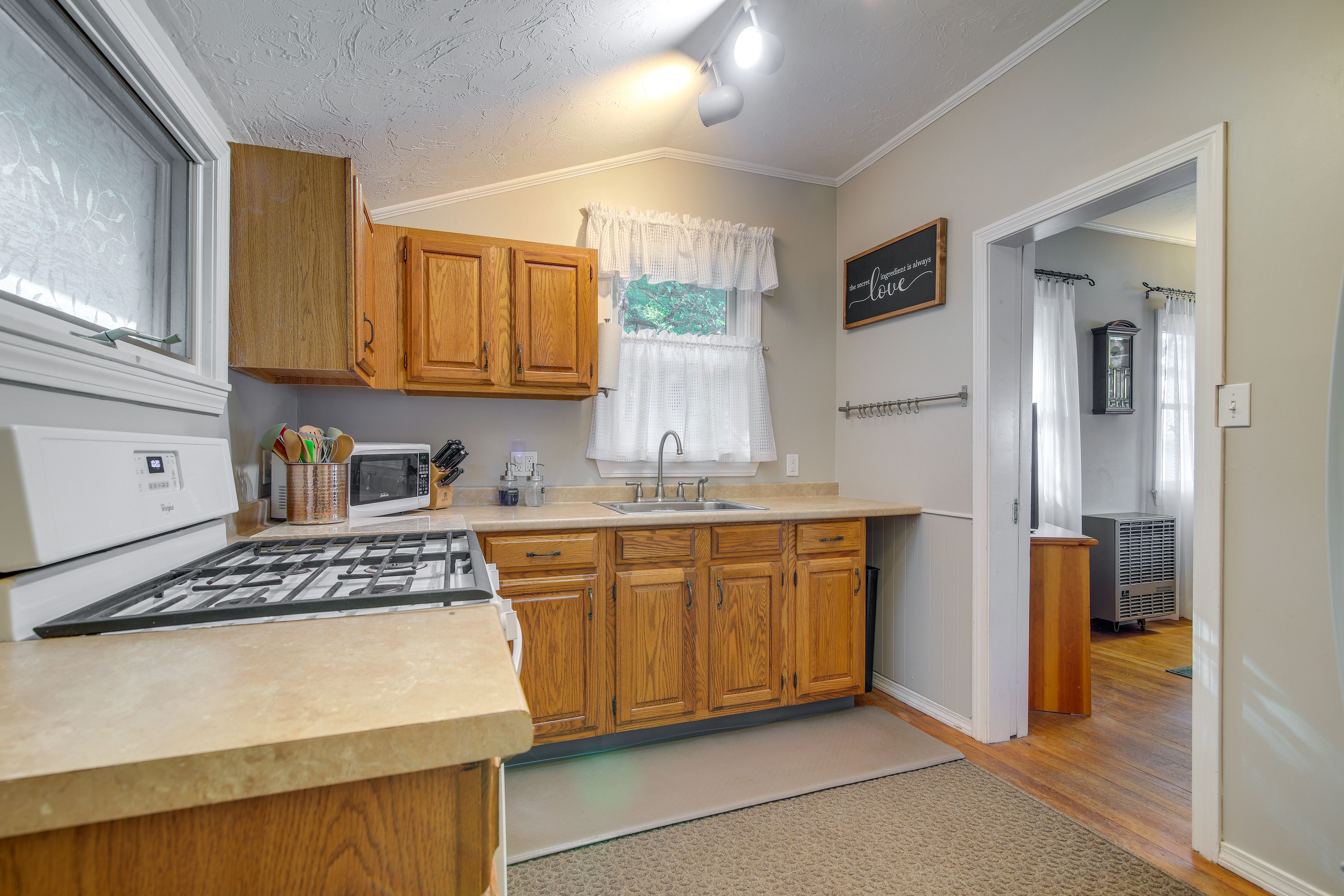 Kitchen | Cooking Basics | Complimentary Spices | Blender | Crockpot