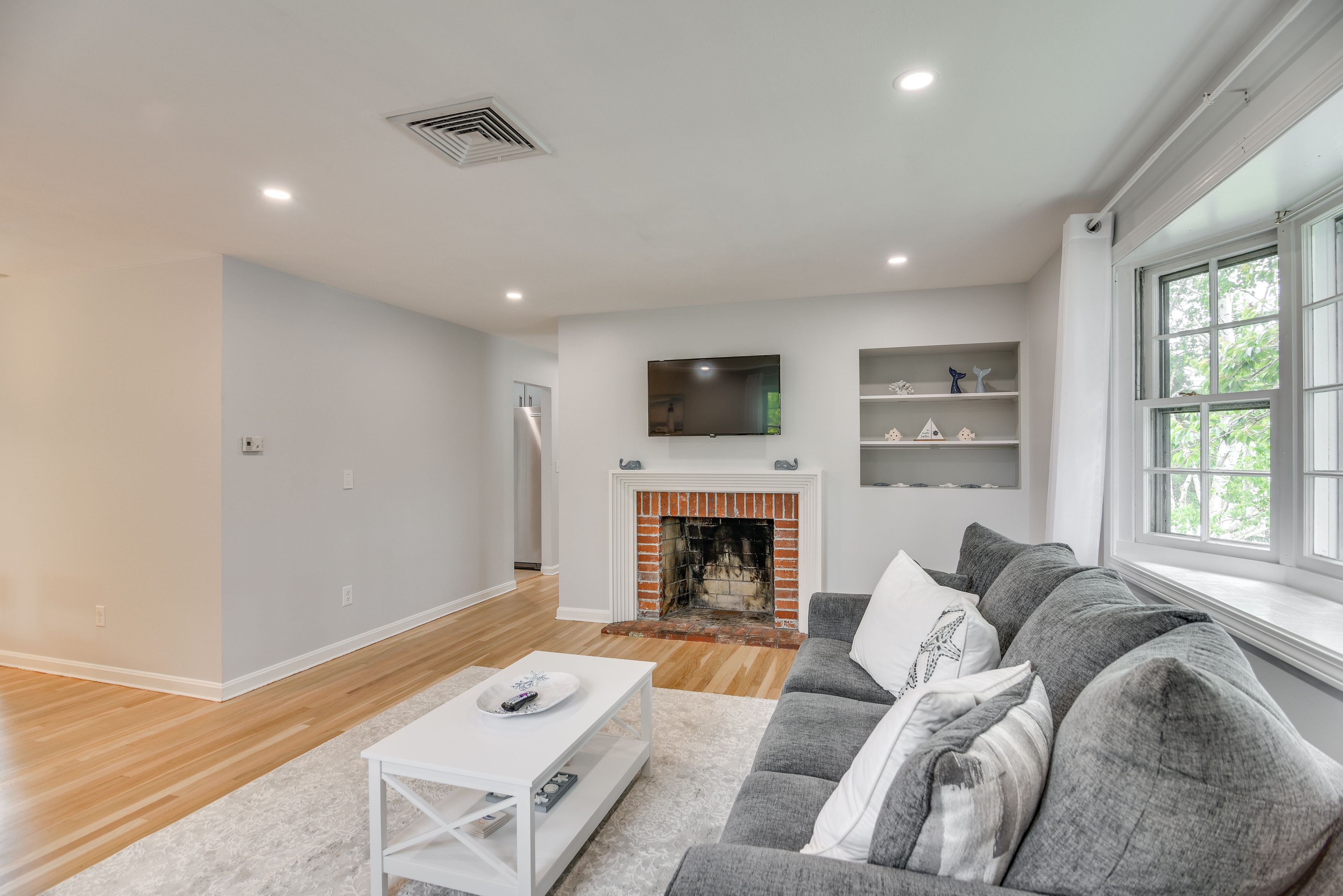 Living Room | Smart TV | Central A/C | Electric Heat | Full Sleeper Sofa