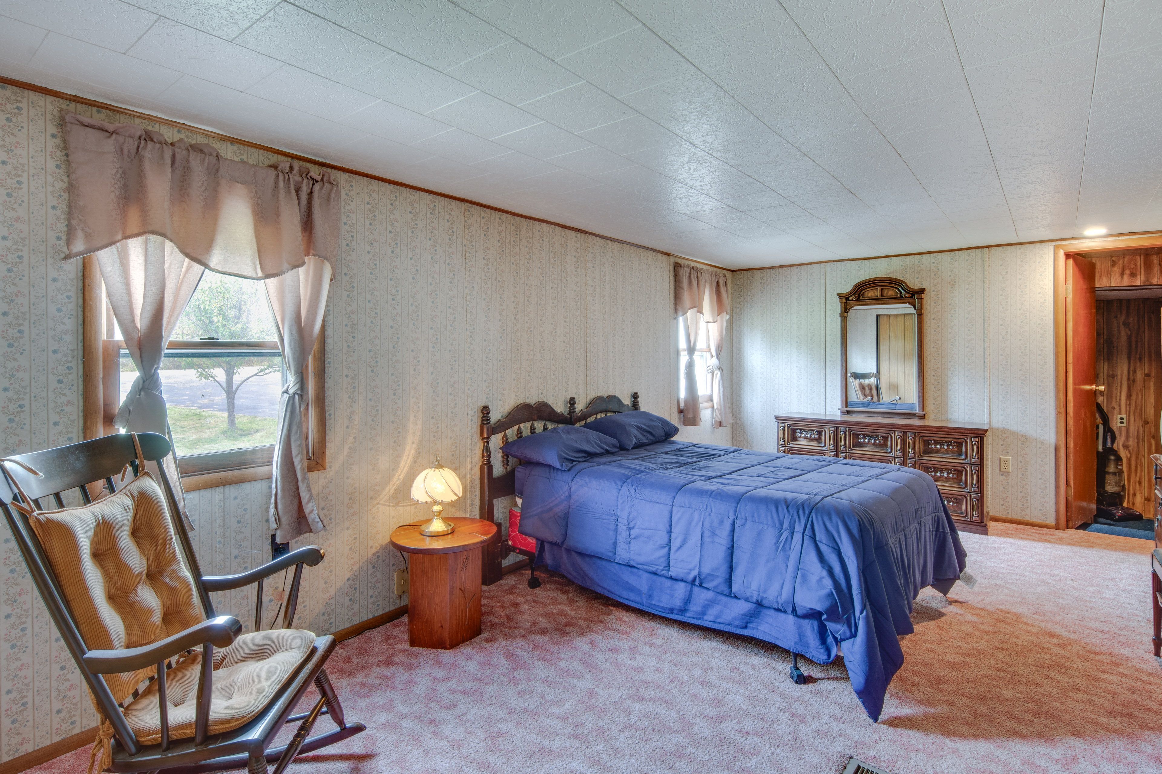 Bedroom 1 | Full Bed | Linens Provided
