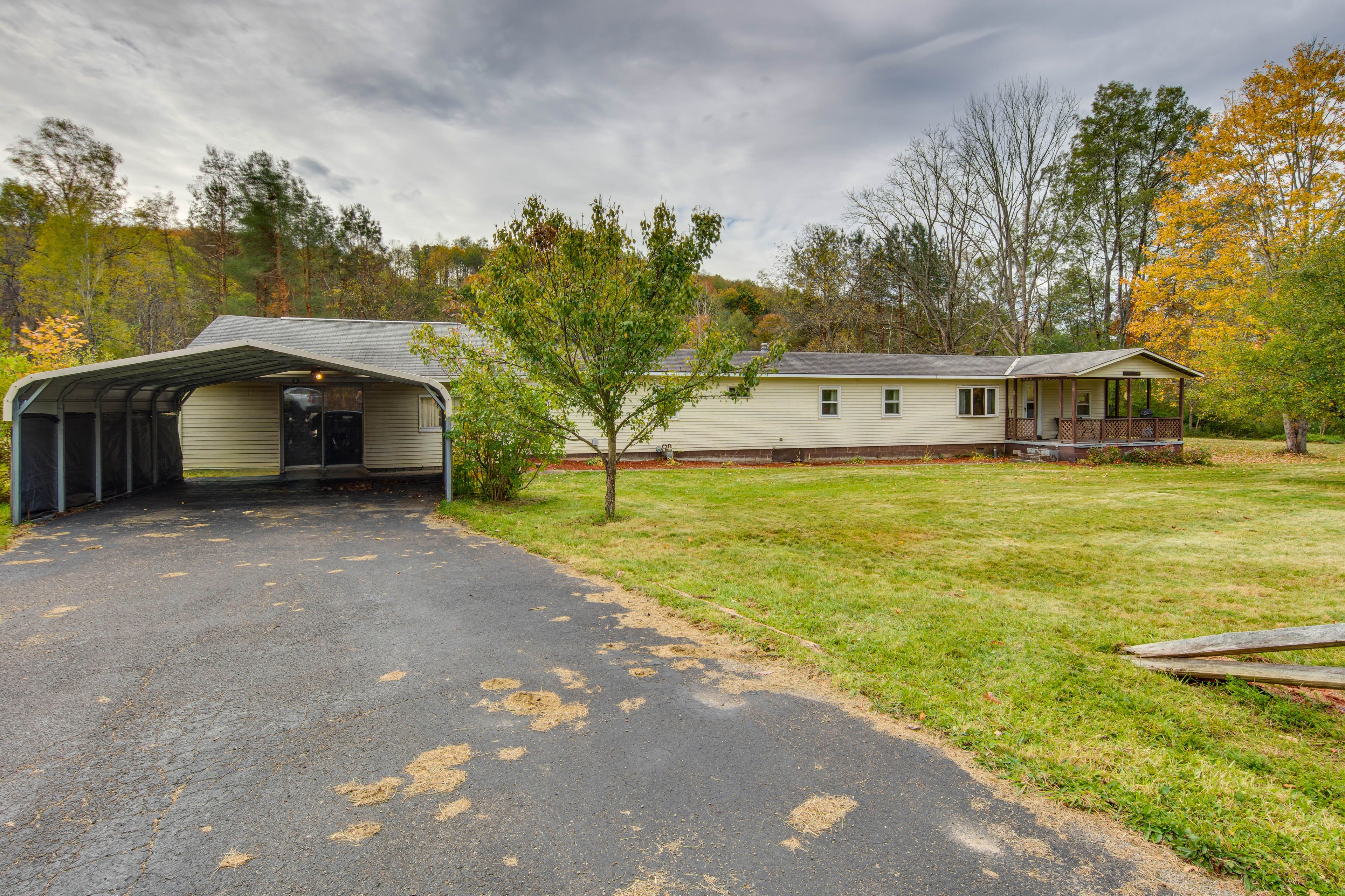 Parking | Driveway (3 Vehicles) | RV/Trailer Parking Allowed