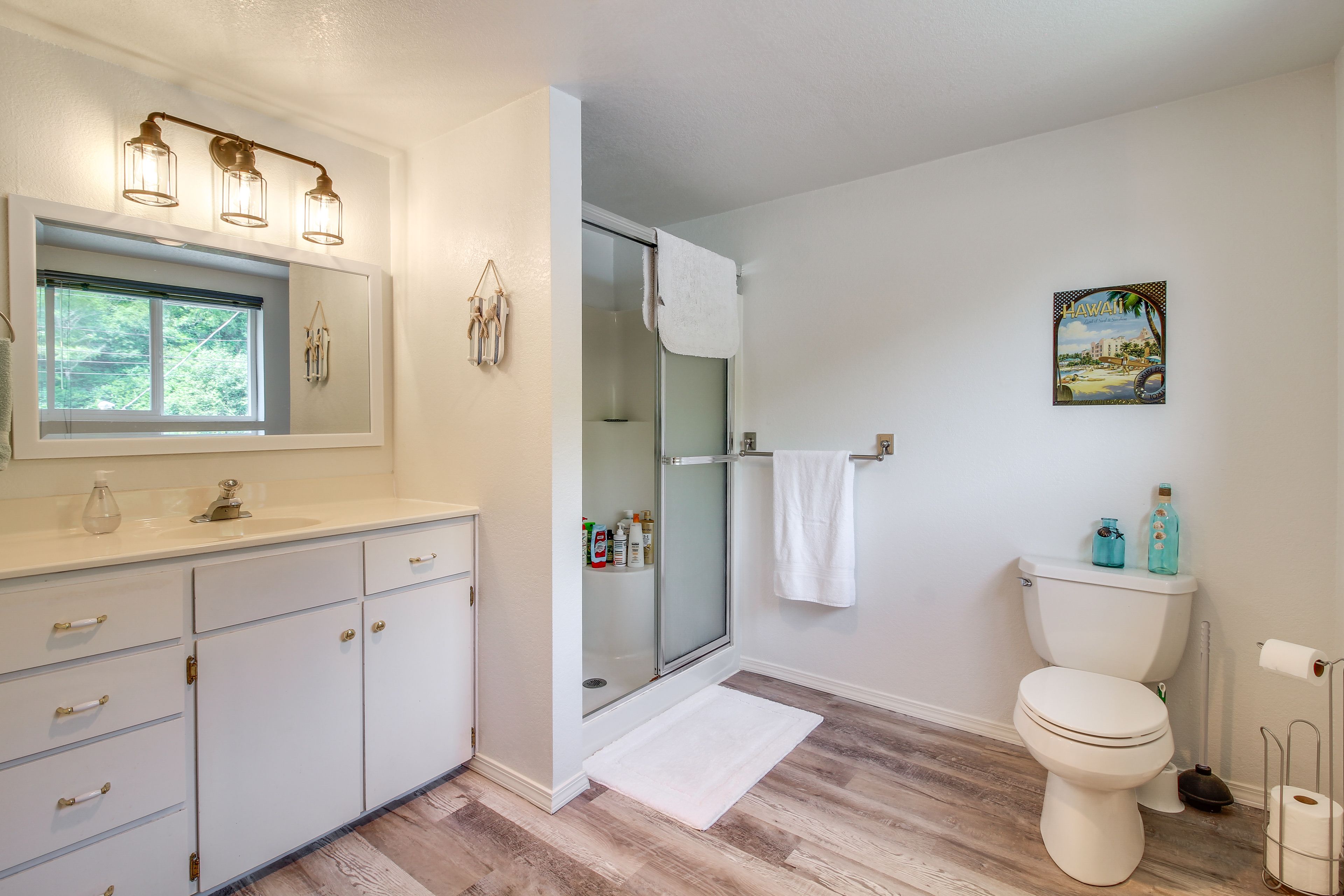 Full Bathroom | Complimentary Toiletries