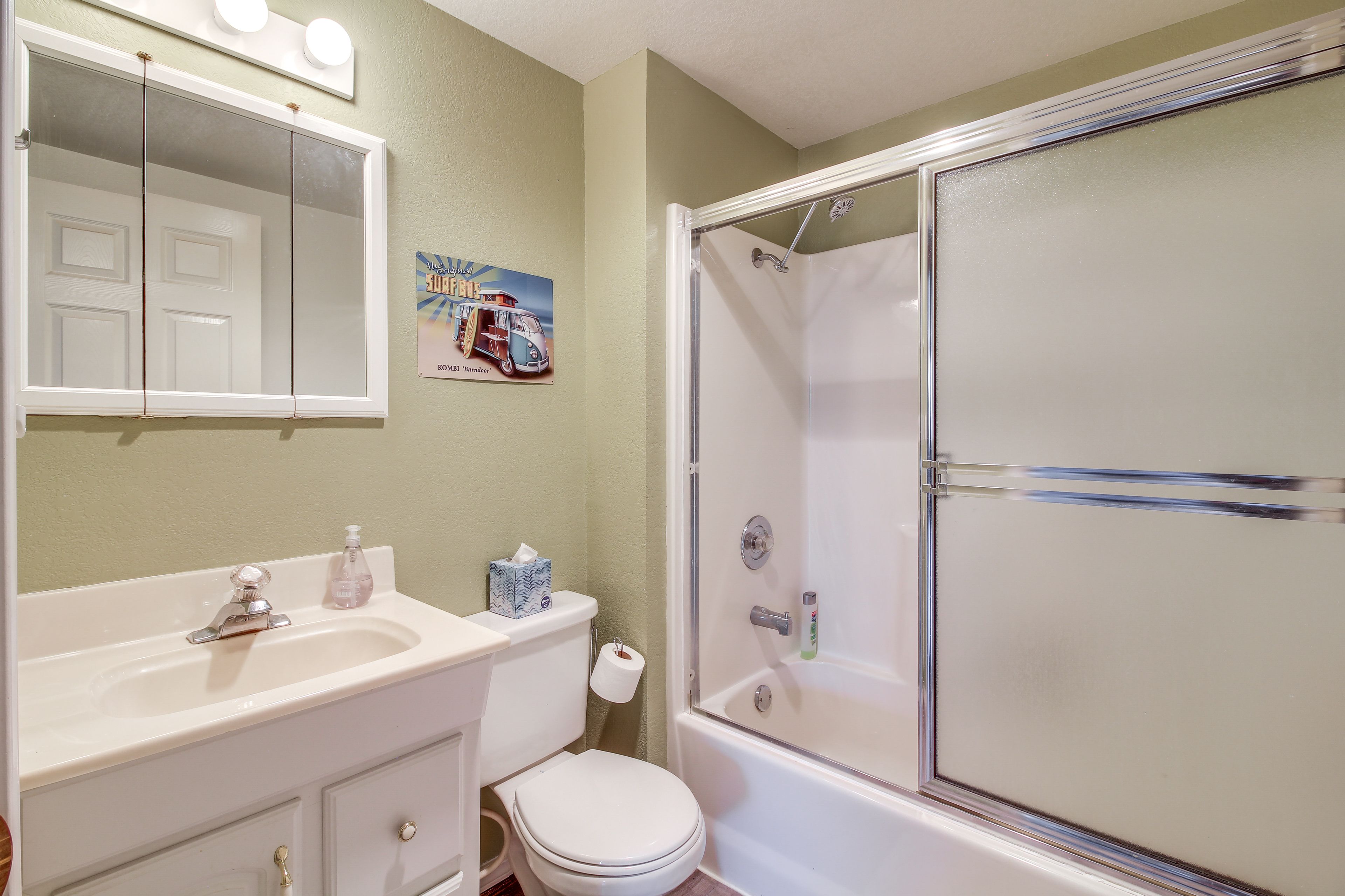 Full Bathroom | Towels Provided
