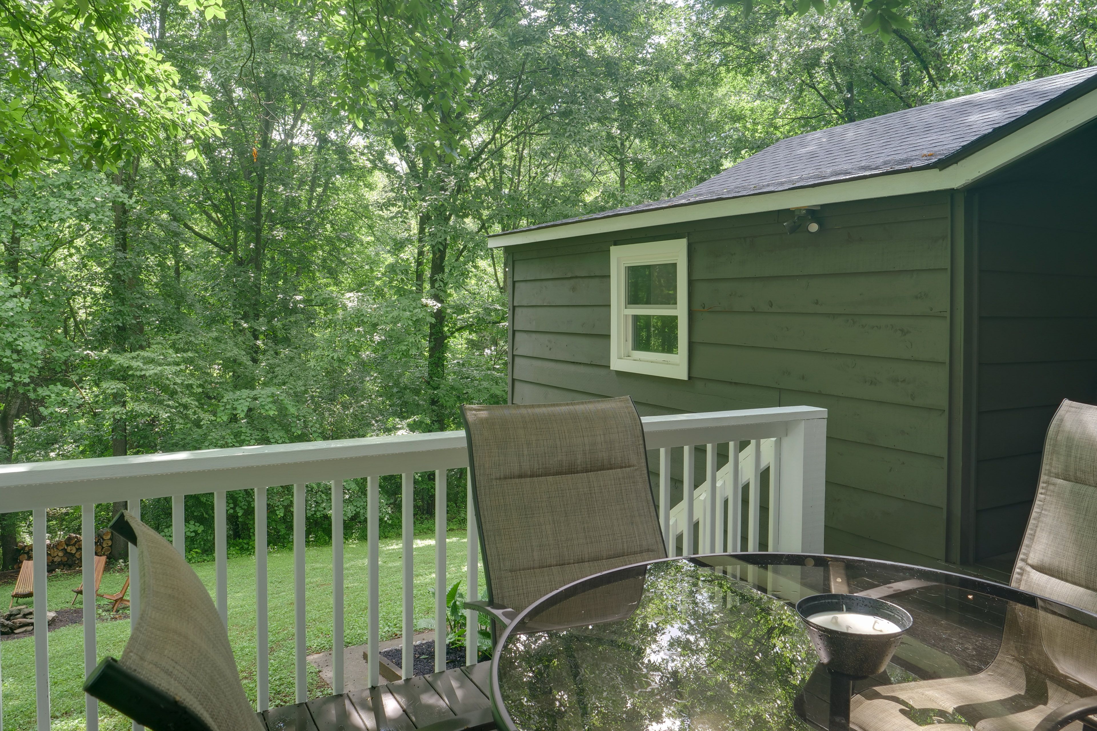 Deck | Outdoor Seating & Dining
