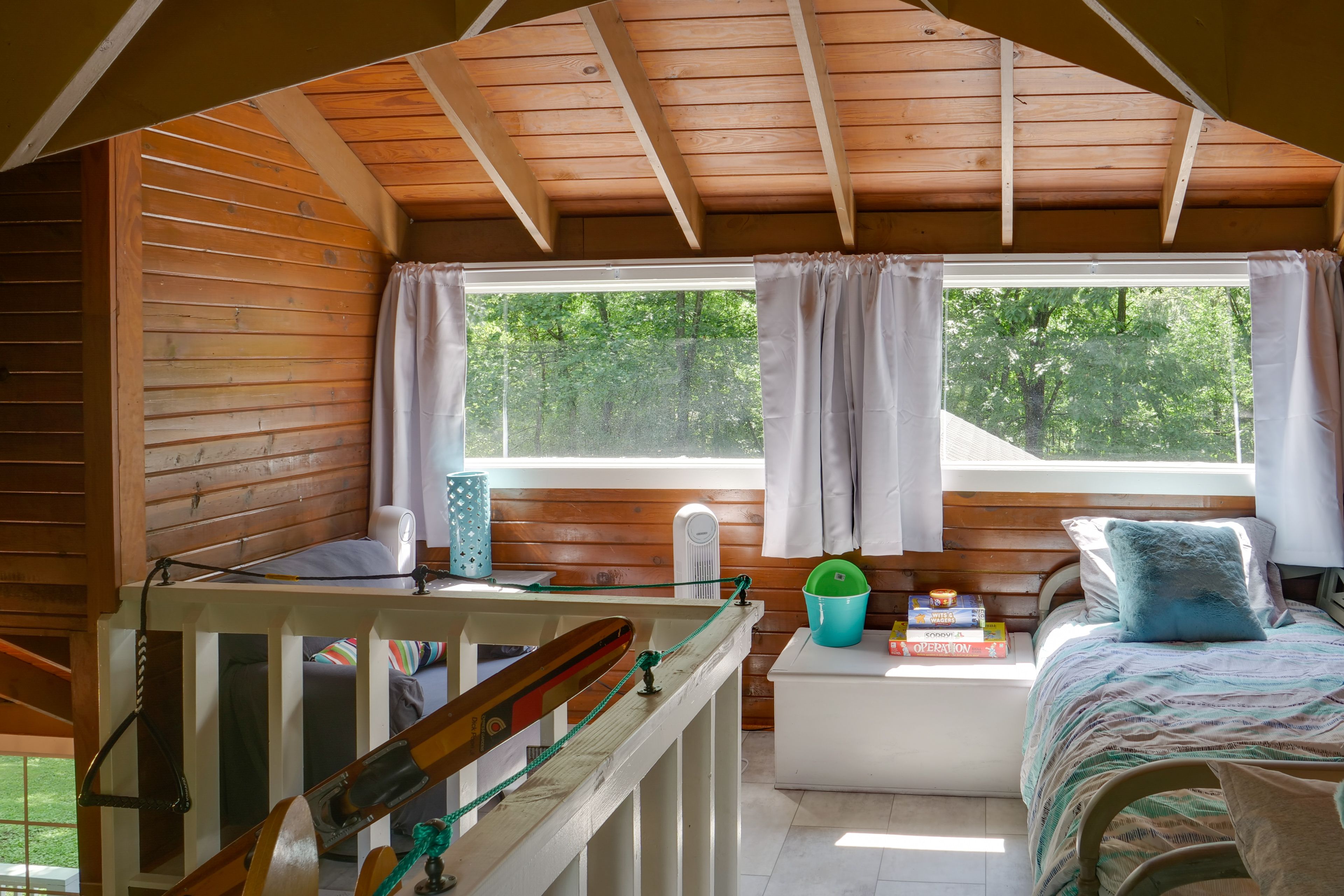 Loft | 2 Twin Beds