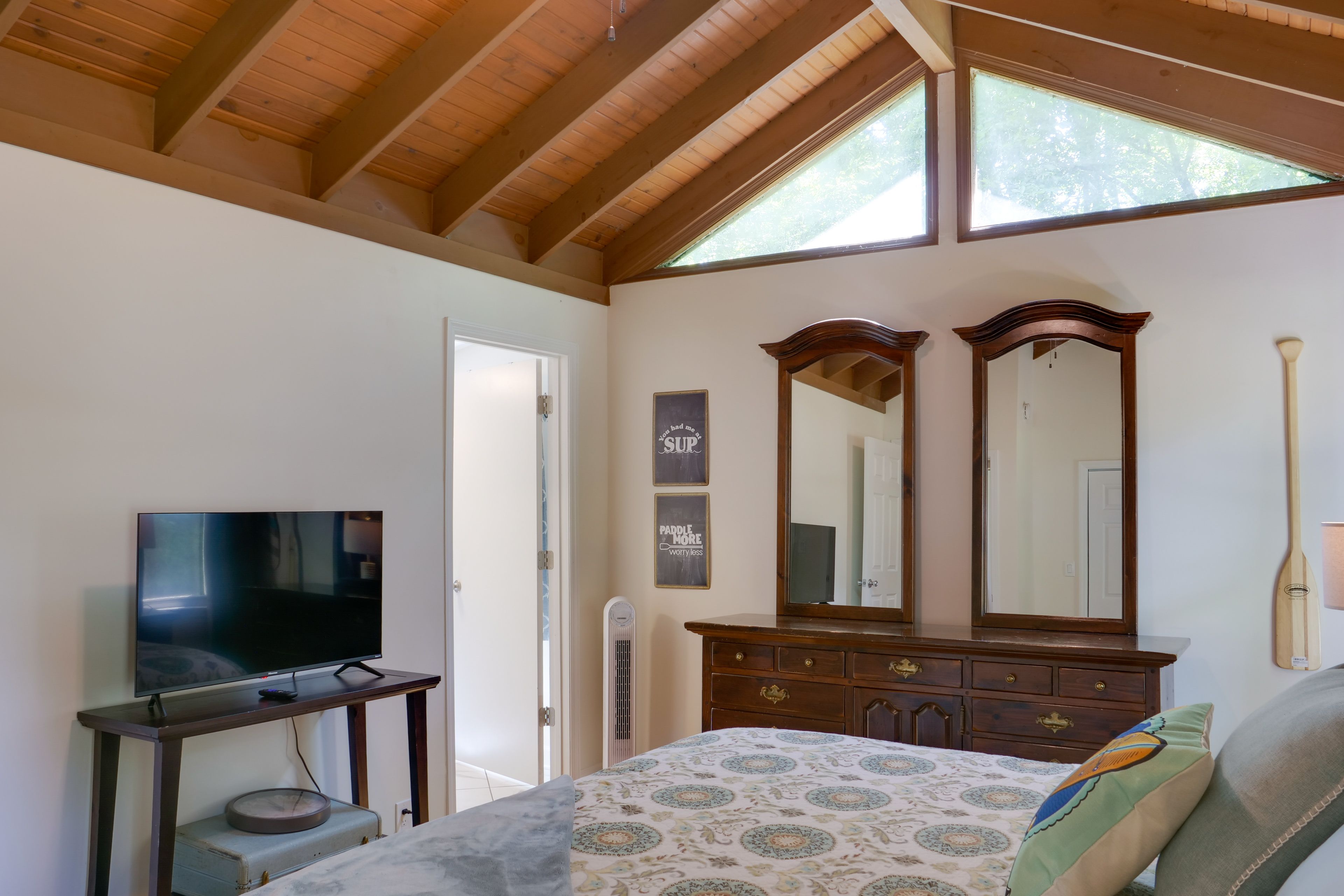 Bedroom 1 | King Bed | Smart TV | Linens Provided | En-Suite Bathroom