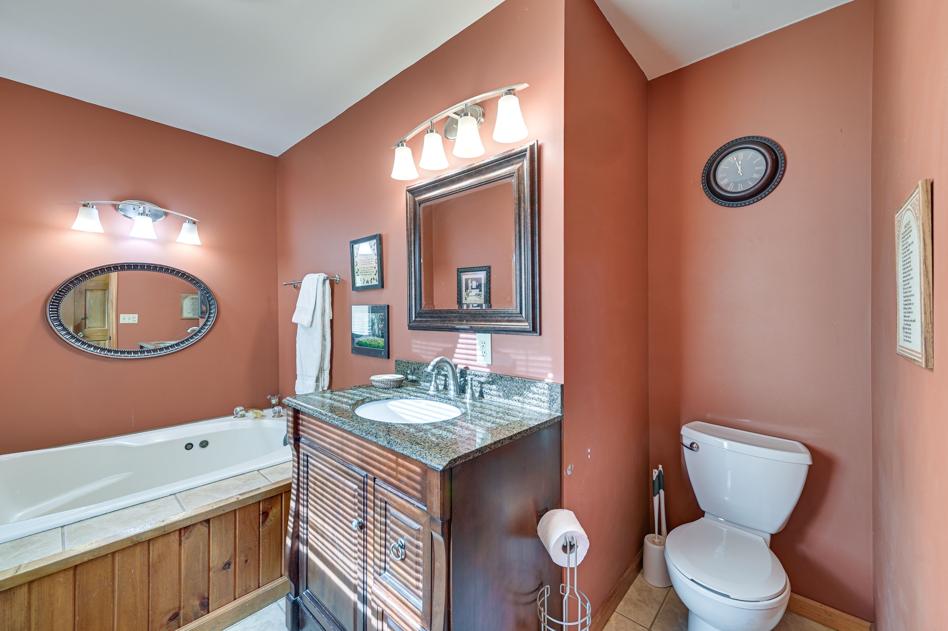 En-Suite Bathroom | Towels Provided | Main Level