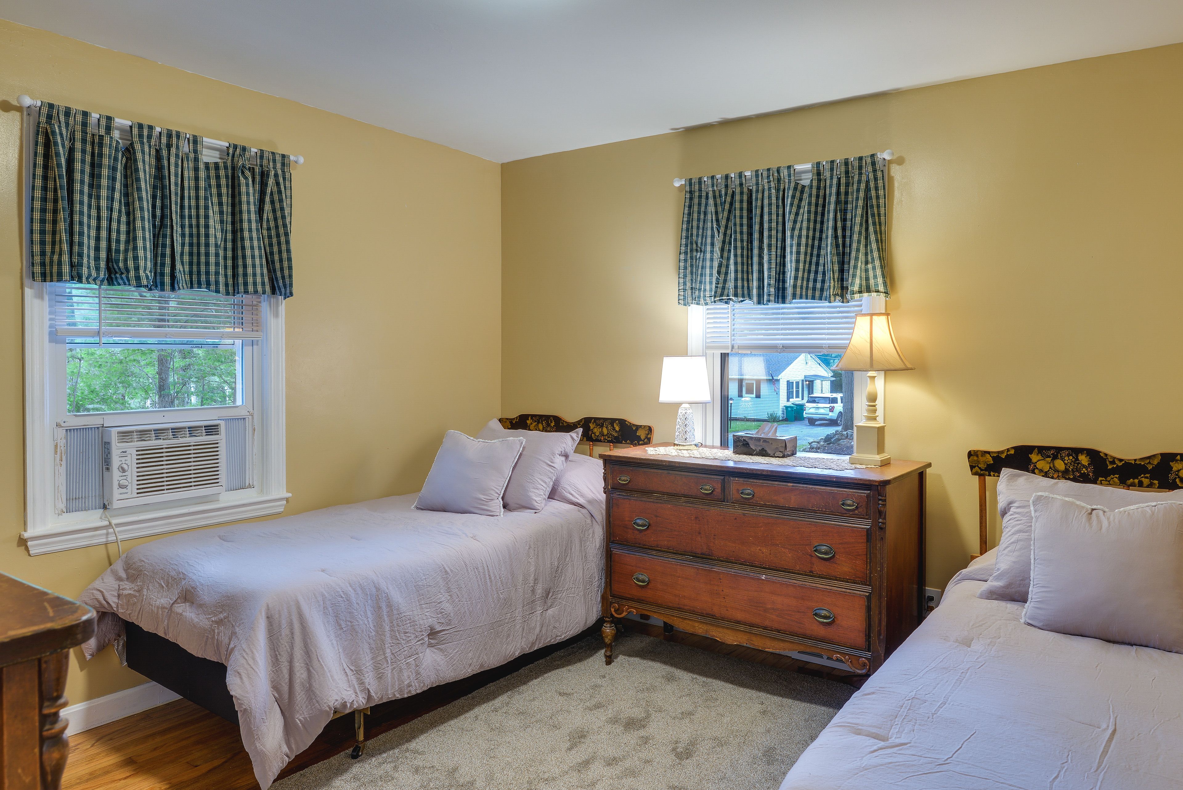 Bedroom 2 | 2 Twin Beds | Flat-Screen TV