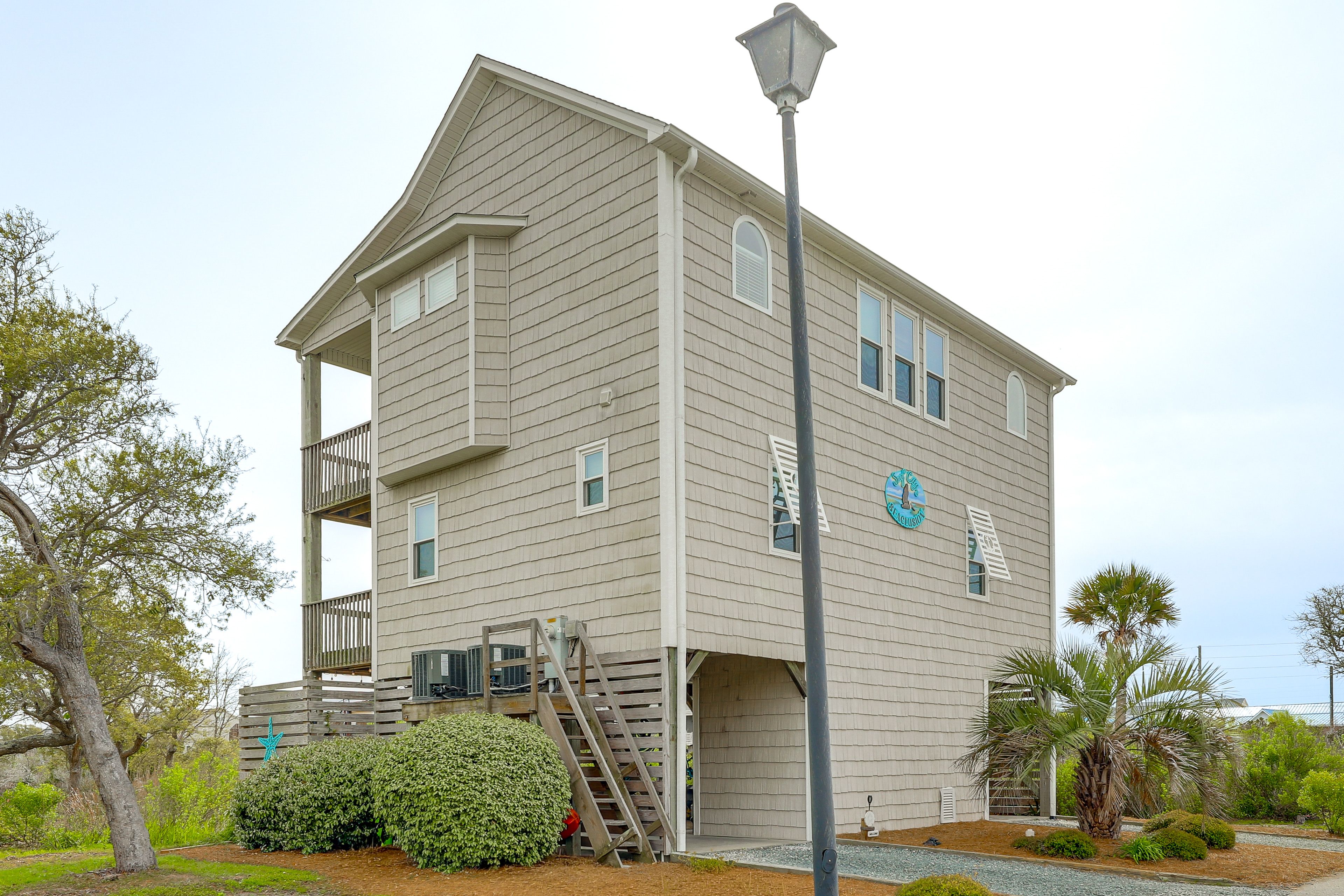 Home Exterior | Driveway & Carport Parking