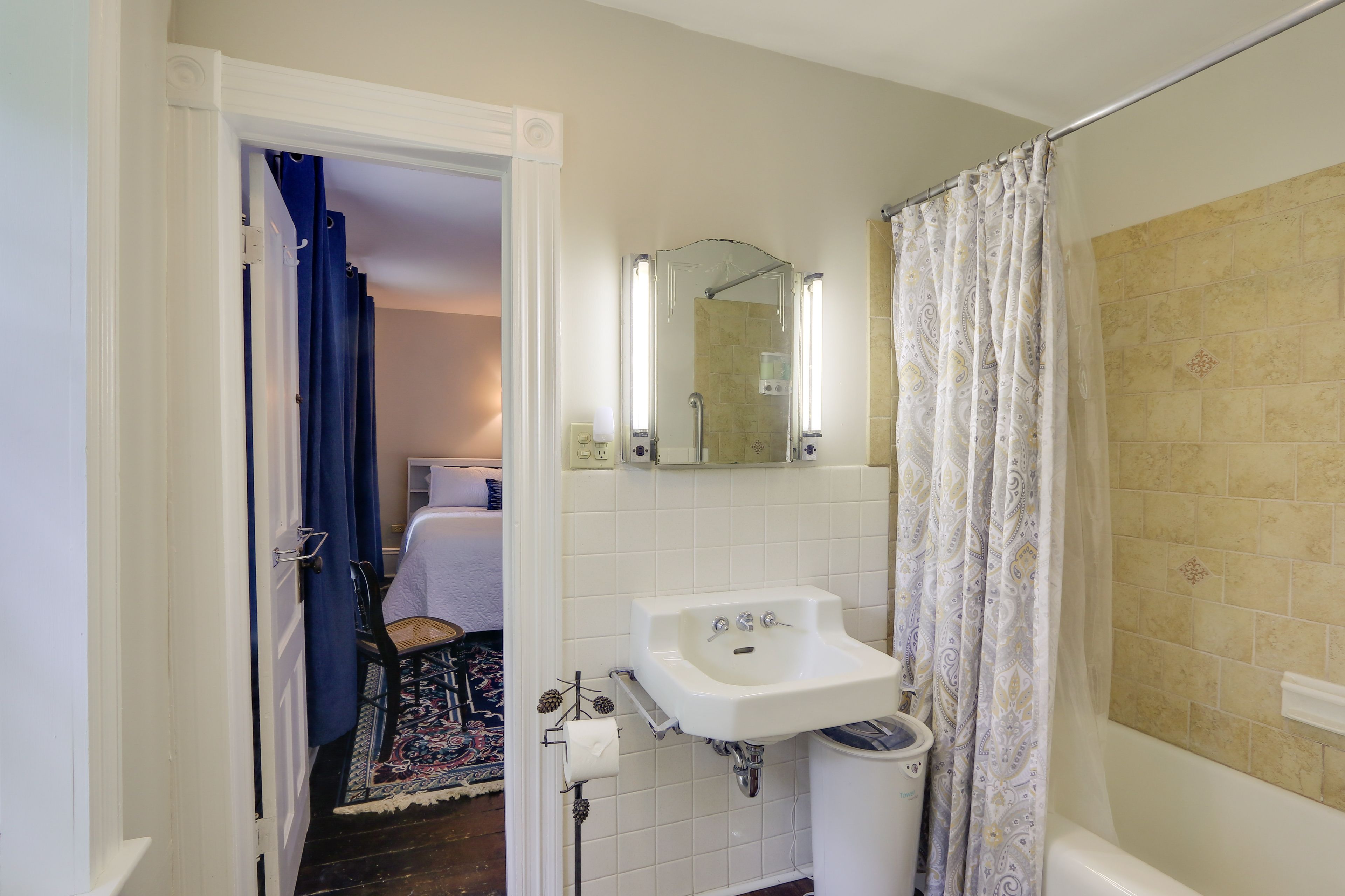 Bathroom | Complimentary Toiletries | Towels Provided