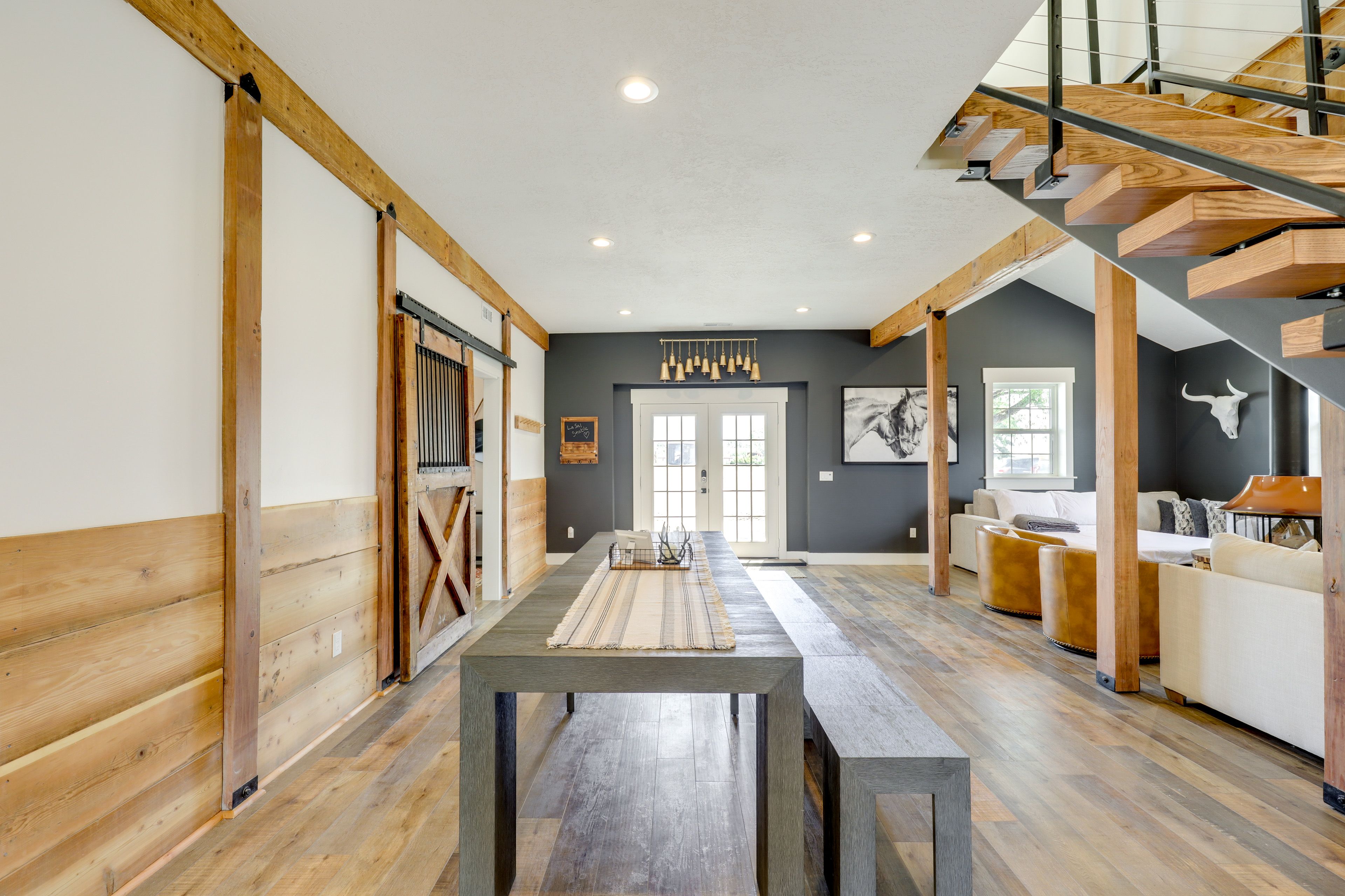 Dining Area | Dishware/Flatware Provided