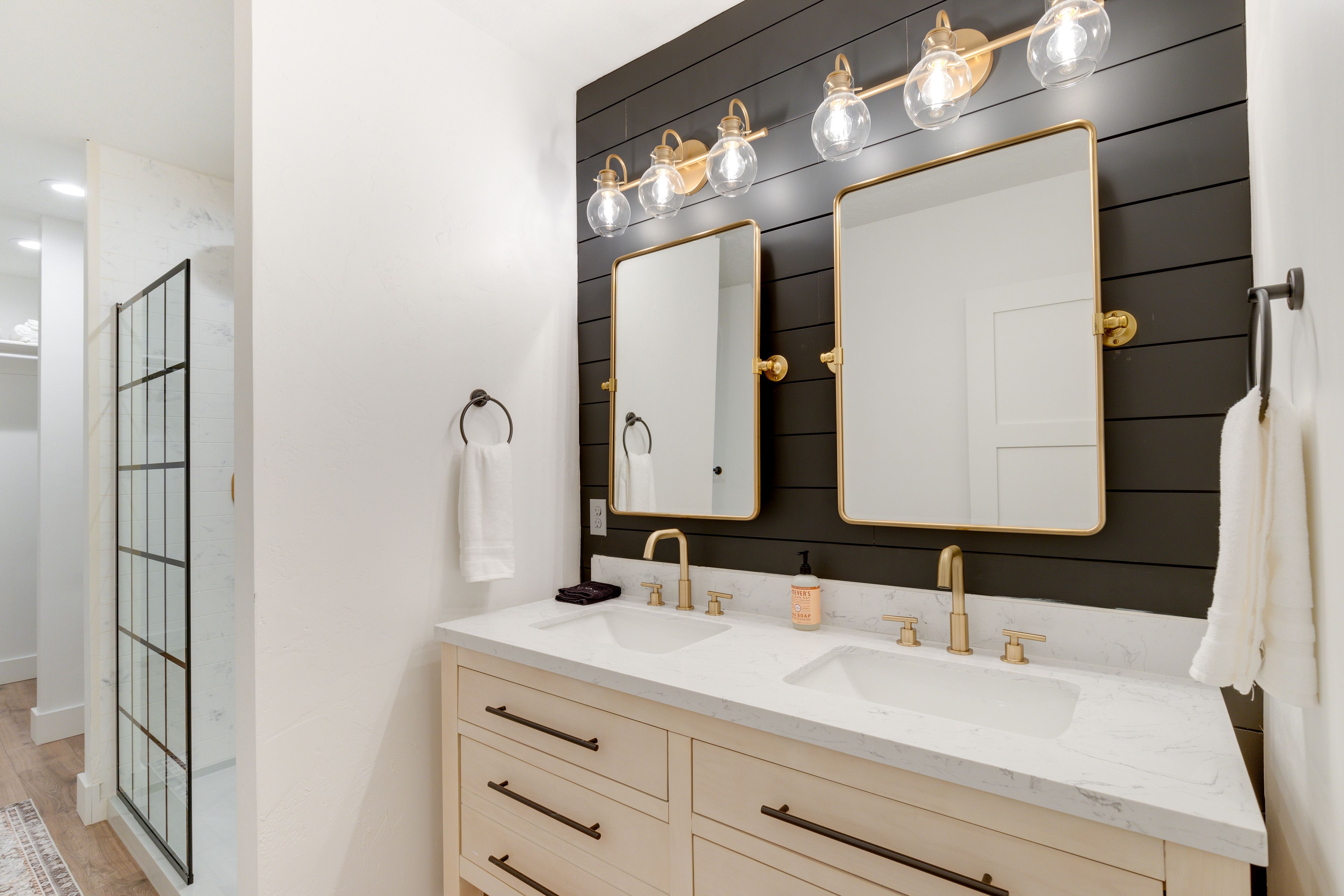 En-Suite Bathroom | Towels Provided | Complimentary Toiletries