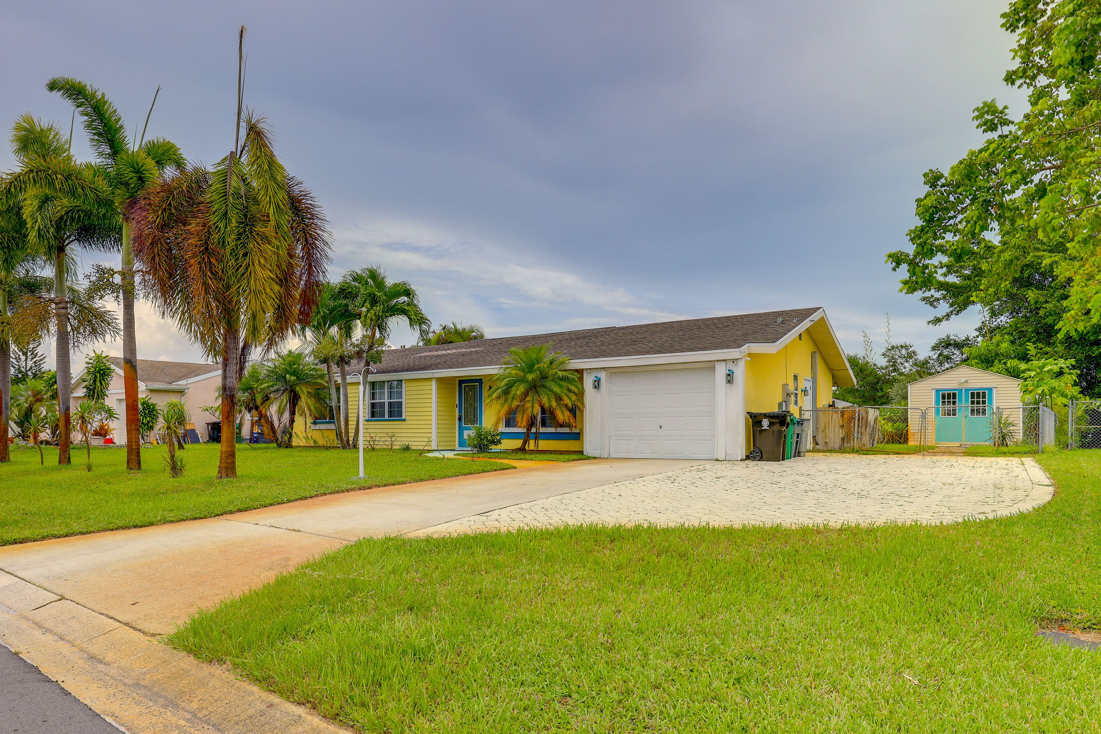 Parking | Driveway (3 Vehicles) | Garage (1 Vehicle)