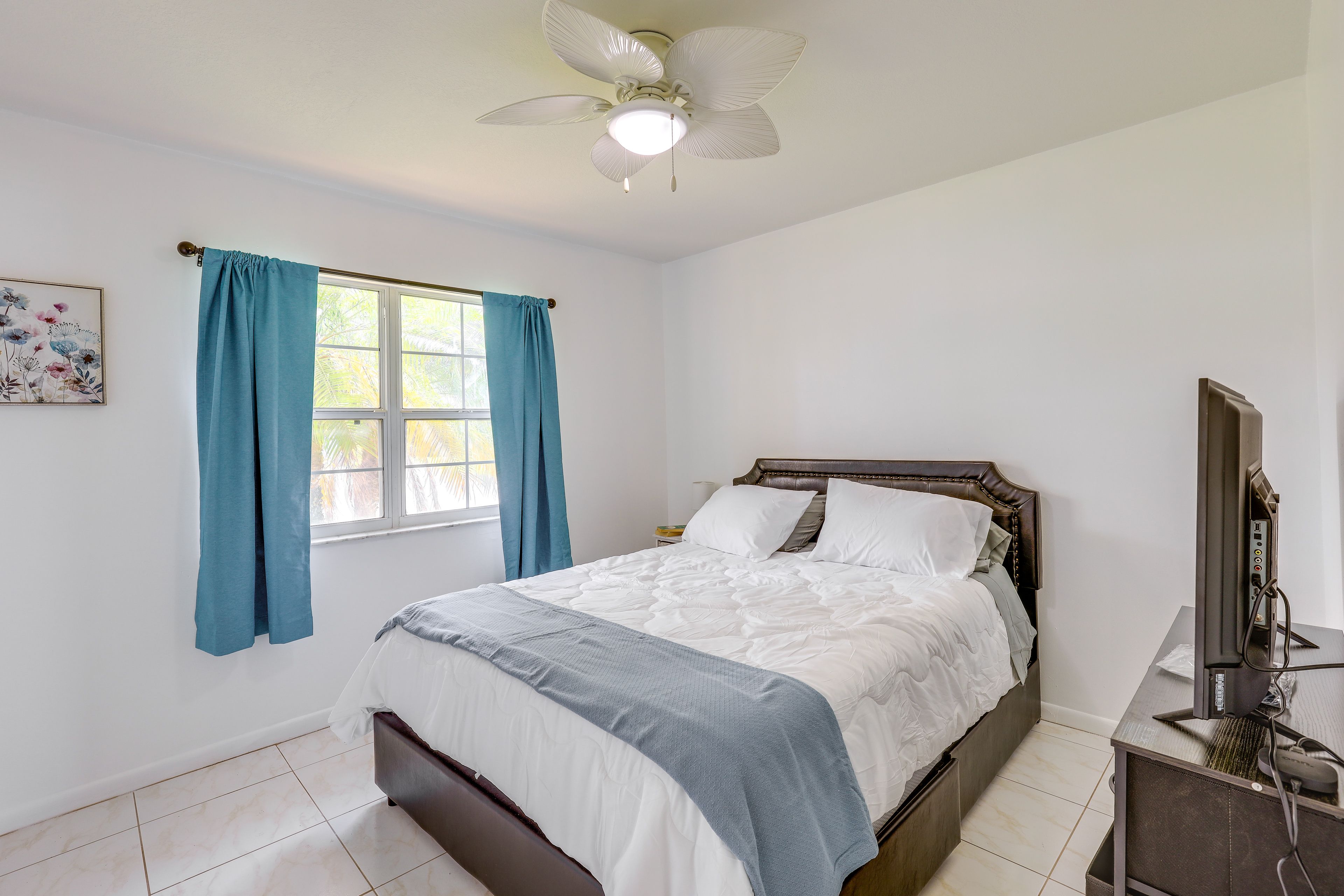 Bedroom 2 | Queen Bed
