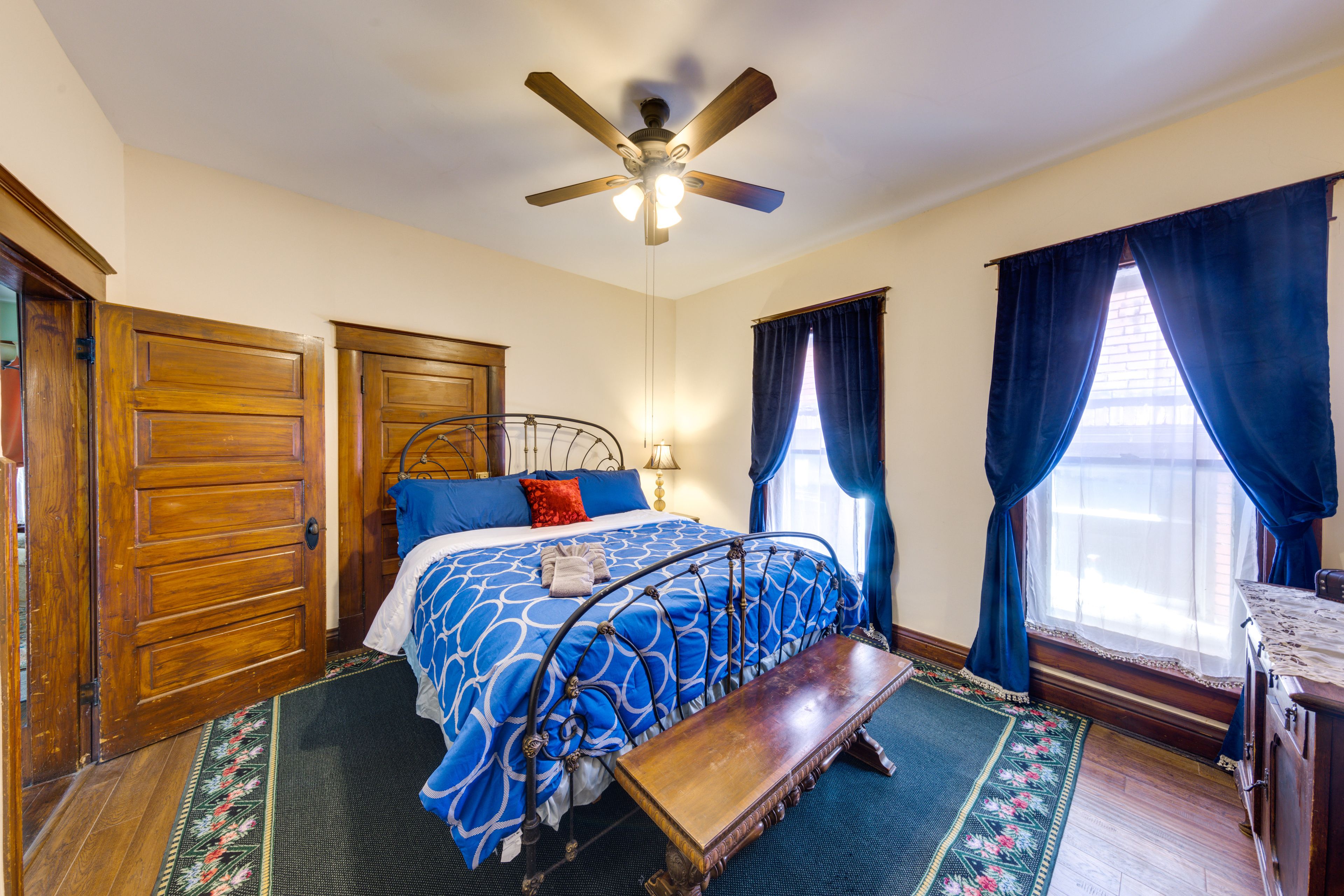 Bedroom 1 | King Bed