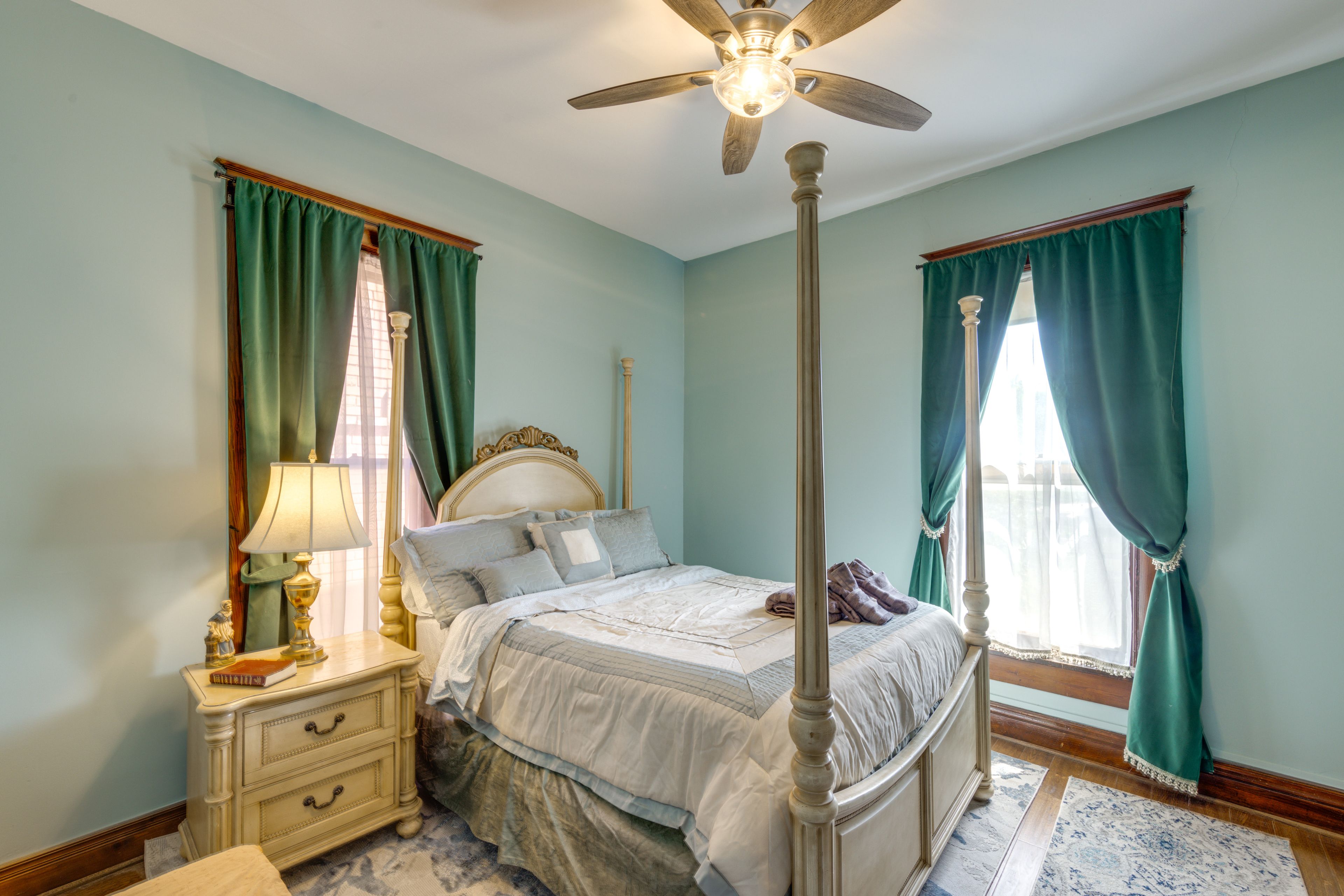 Bedroom 2 | Queen Bed