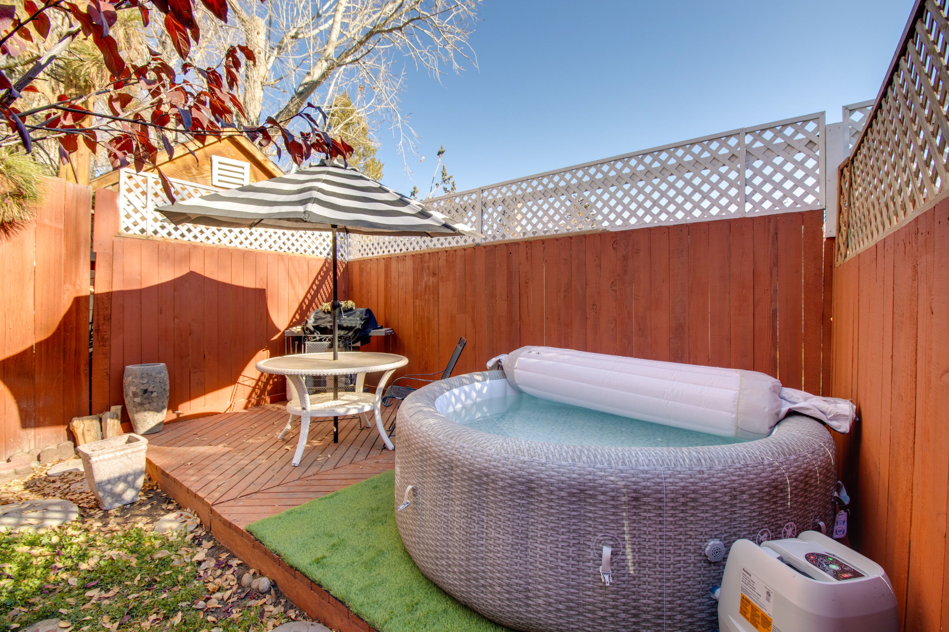 Deck | Gas Grill | Outdoor Seating | Hot Tub