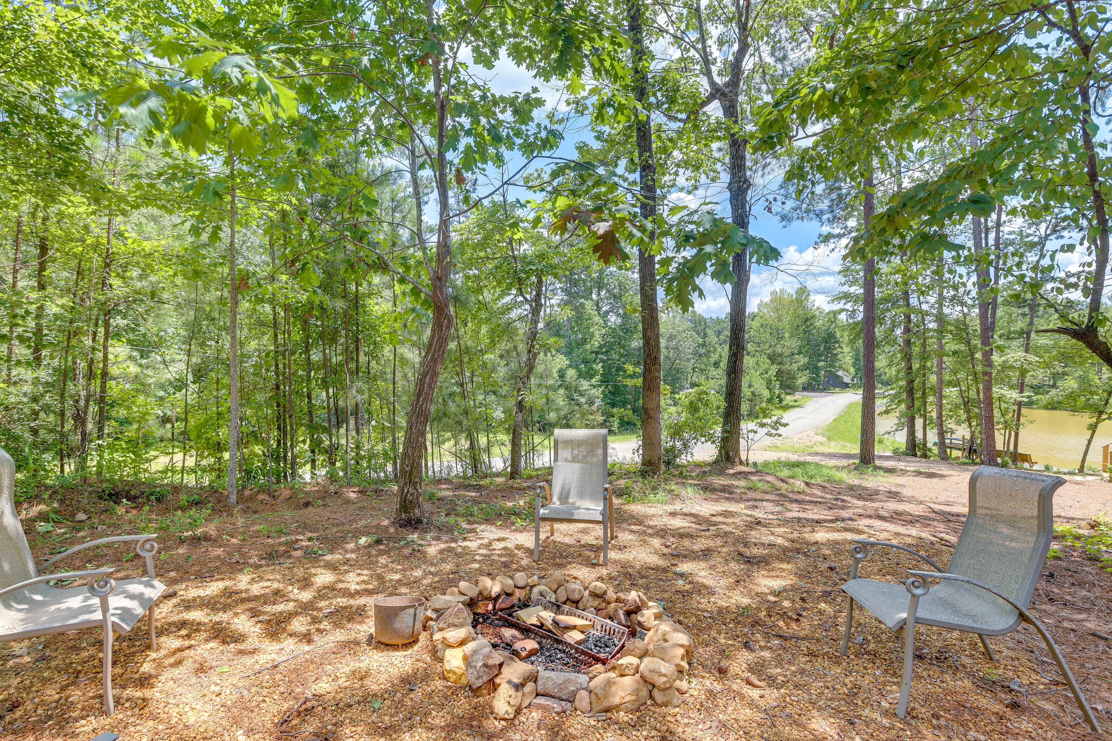 Private Yard | Fire Pit
