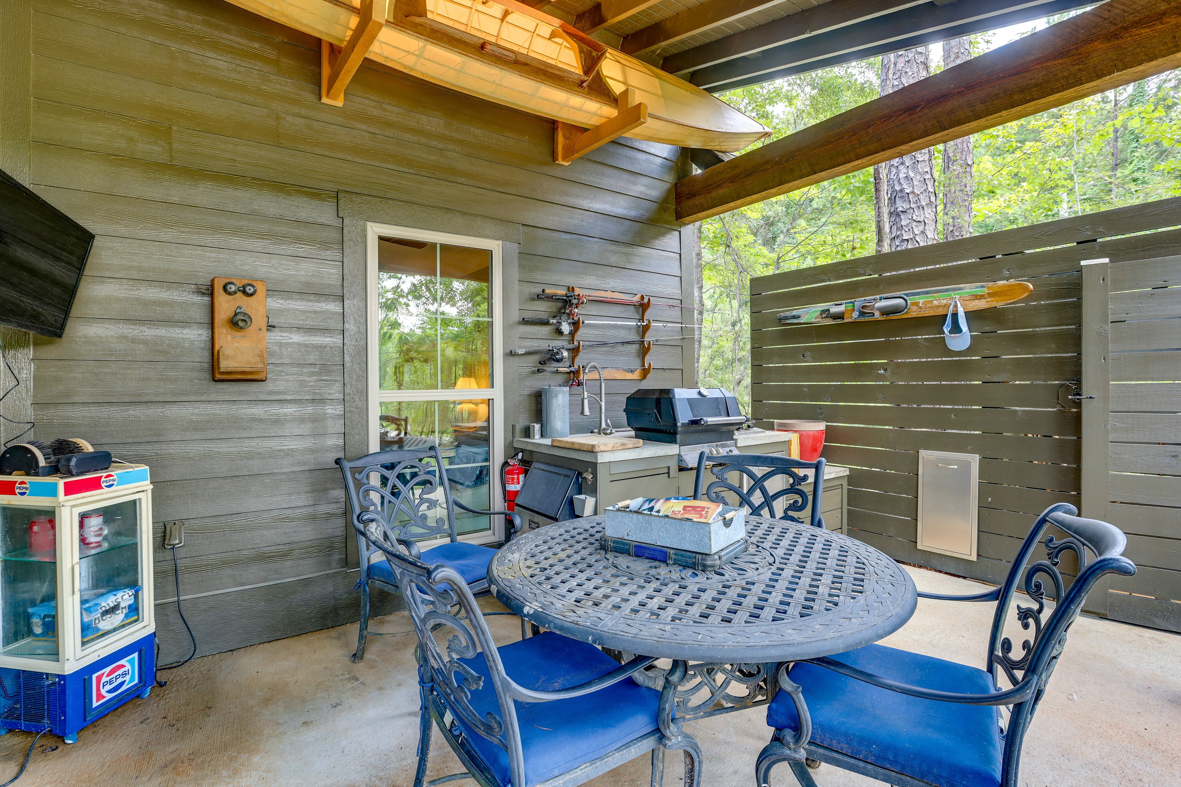 Private Patio | Outdoor Kitchen | Beverage Cooler