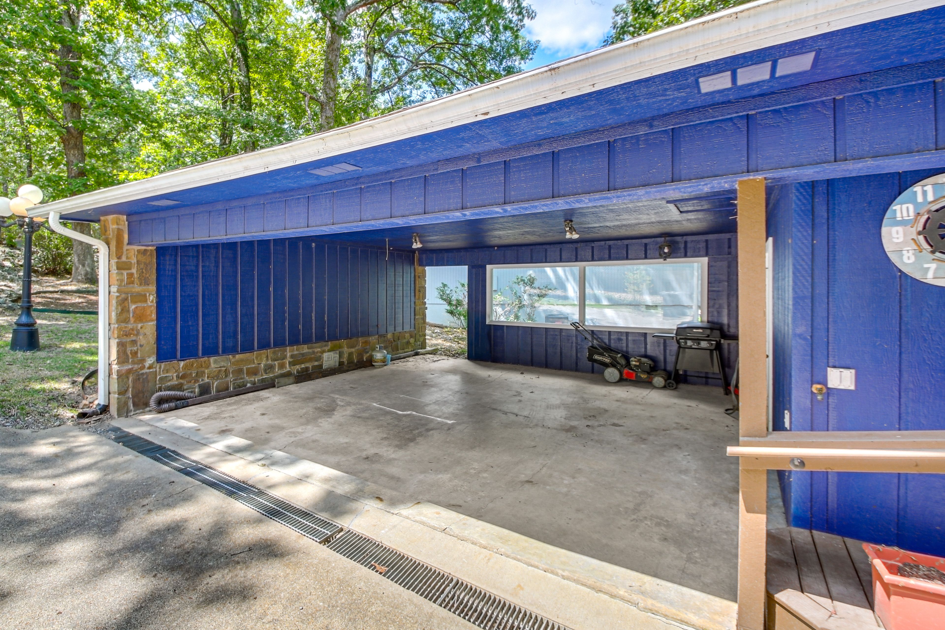 Parking | Carport (2 Vehicles) | Driveway (3 Vehicles) | RV Hookups