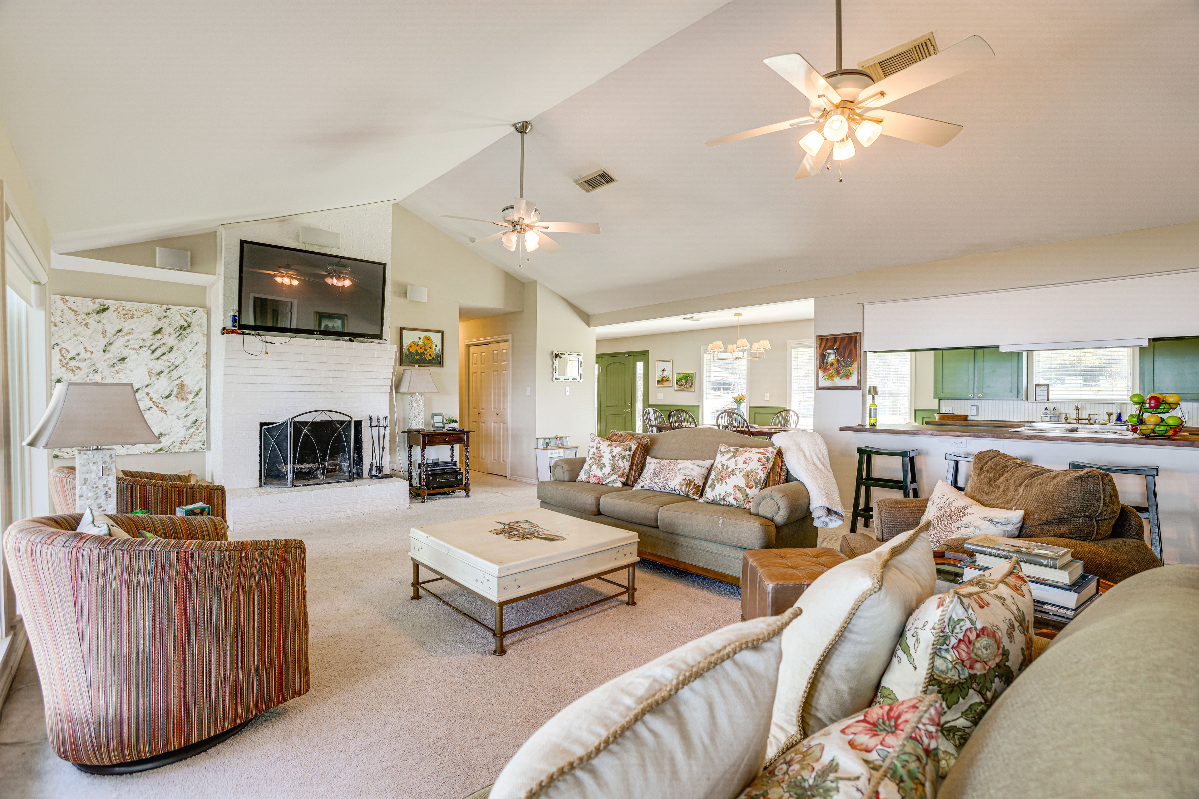 Interior | Open Floor Plan | Free WiFi