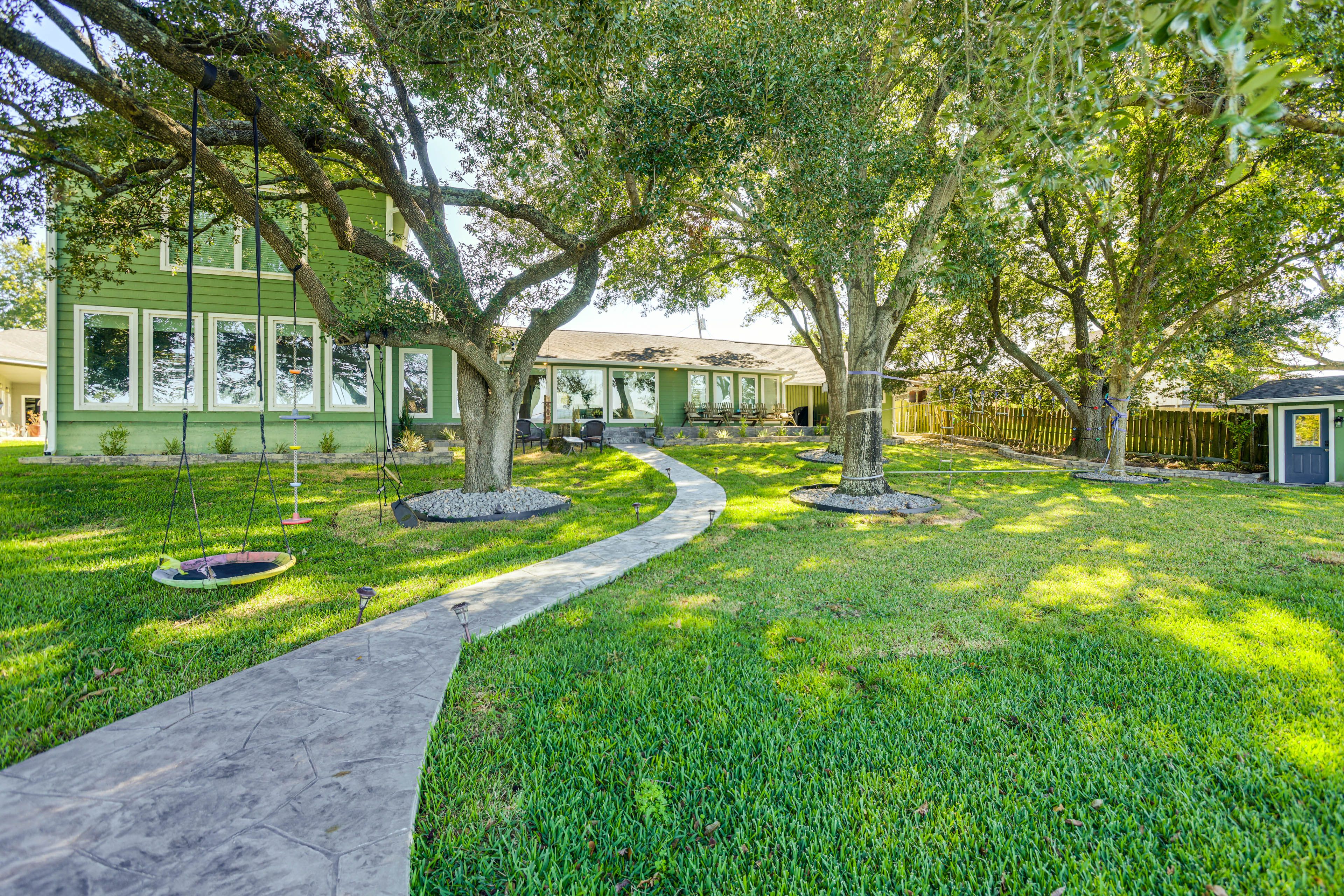 Spacious Backyard | Swings | Kid's Obstacle Course | Fire Pit w/ Seating