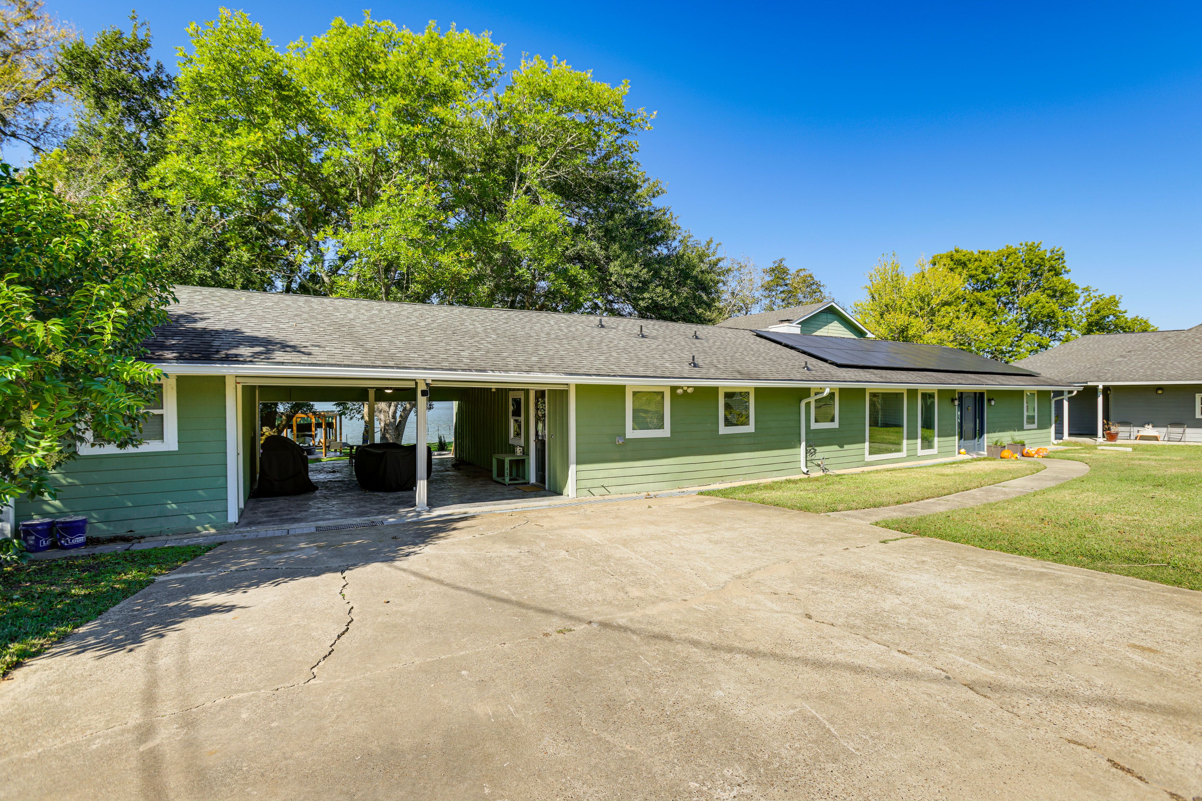 Parking | Driveway (4 Vehicles)