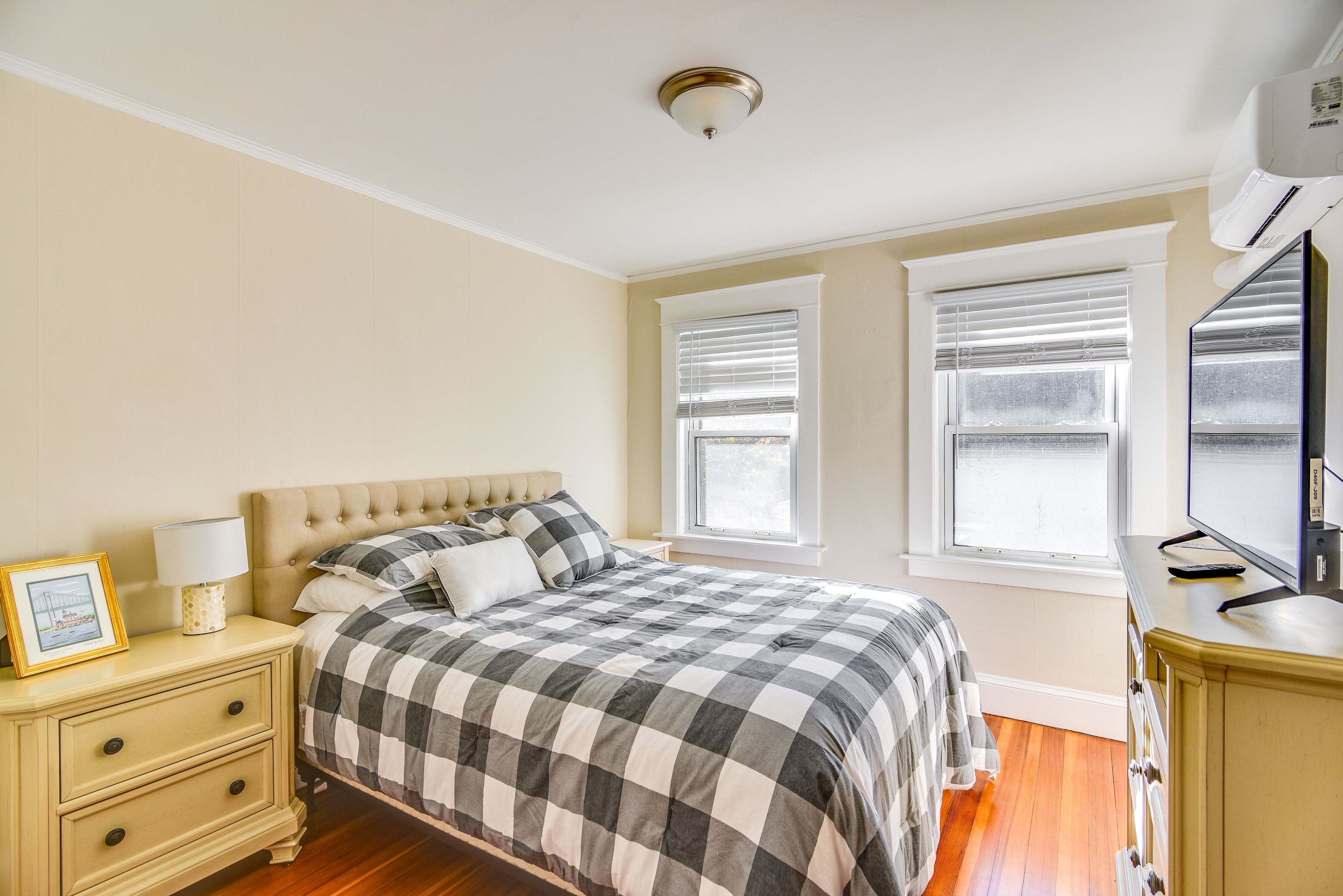 Bedroom 1 | King Bed | Linens Provided
