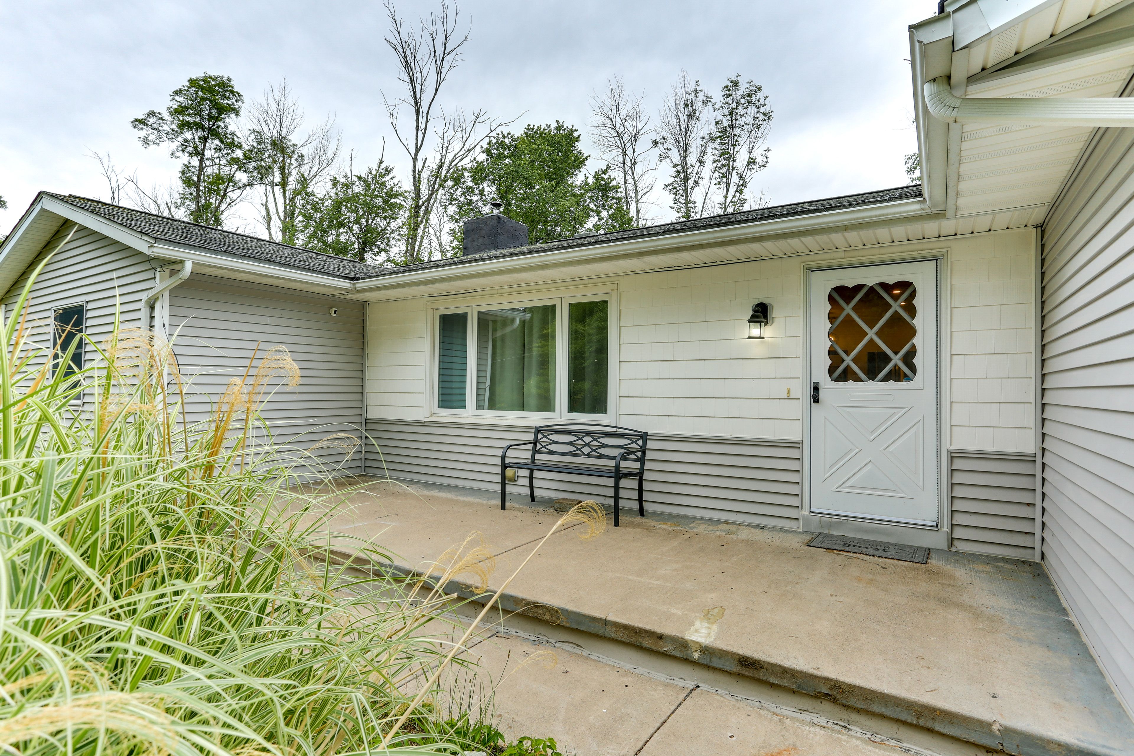 Home Exterior | 1 Exterior Security Camera (Facing Out)