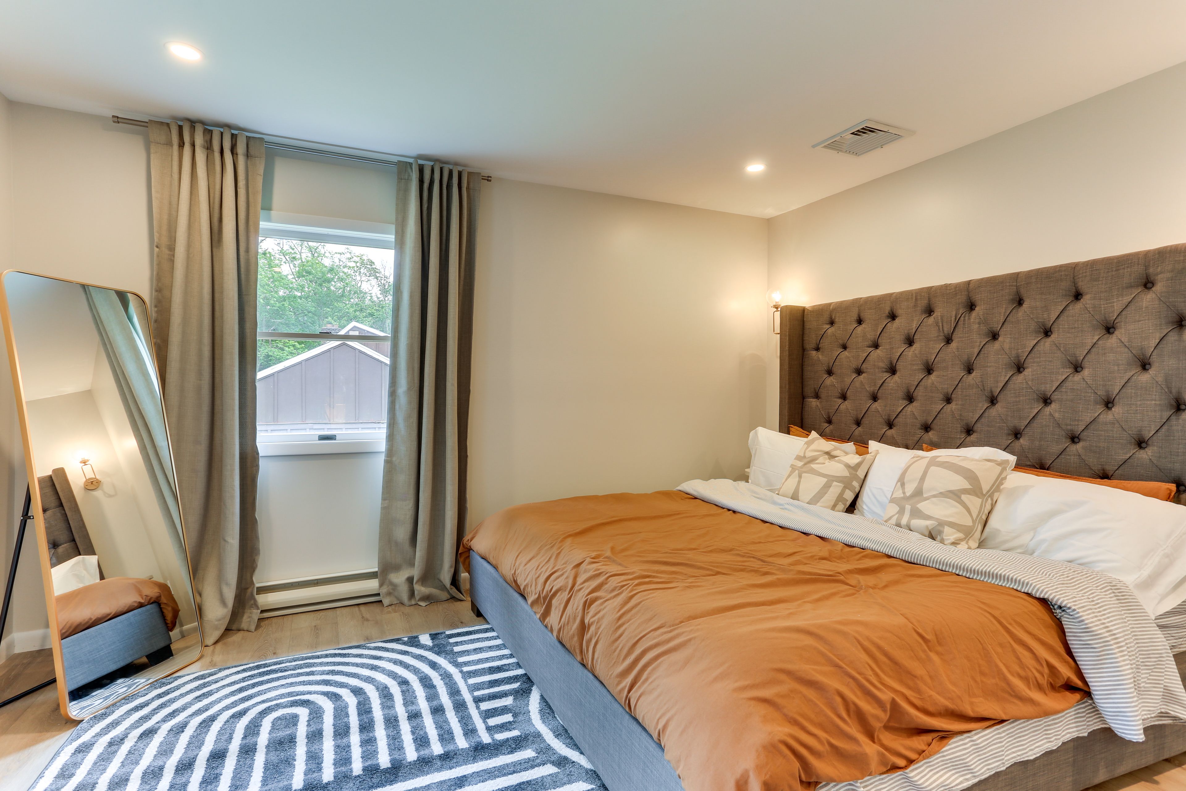 Bedroom 1 | King Bed