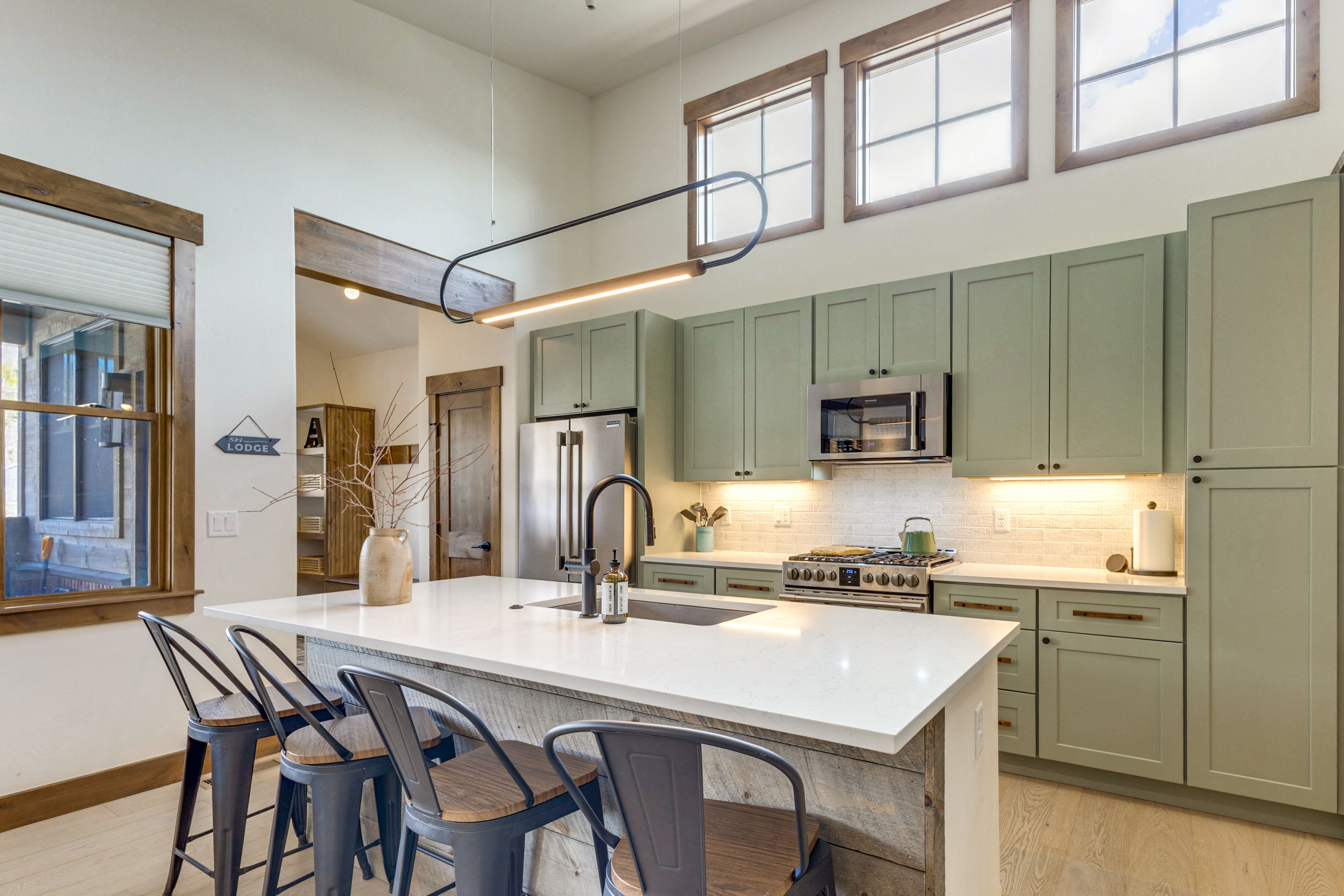 Kitchen | High-End Amenities