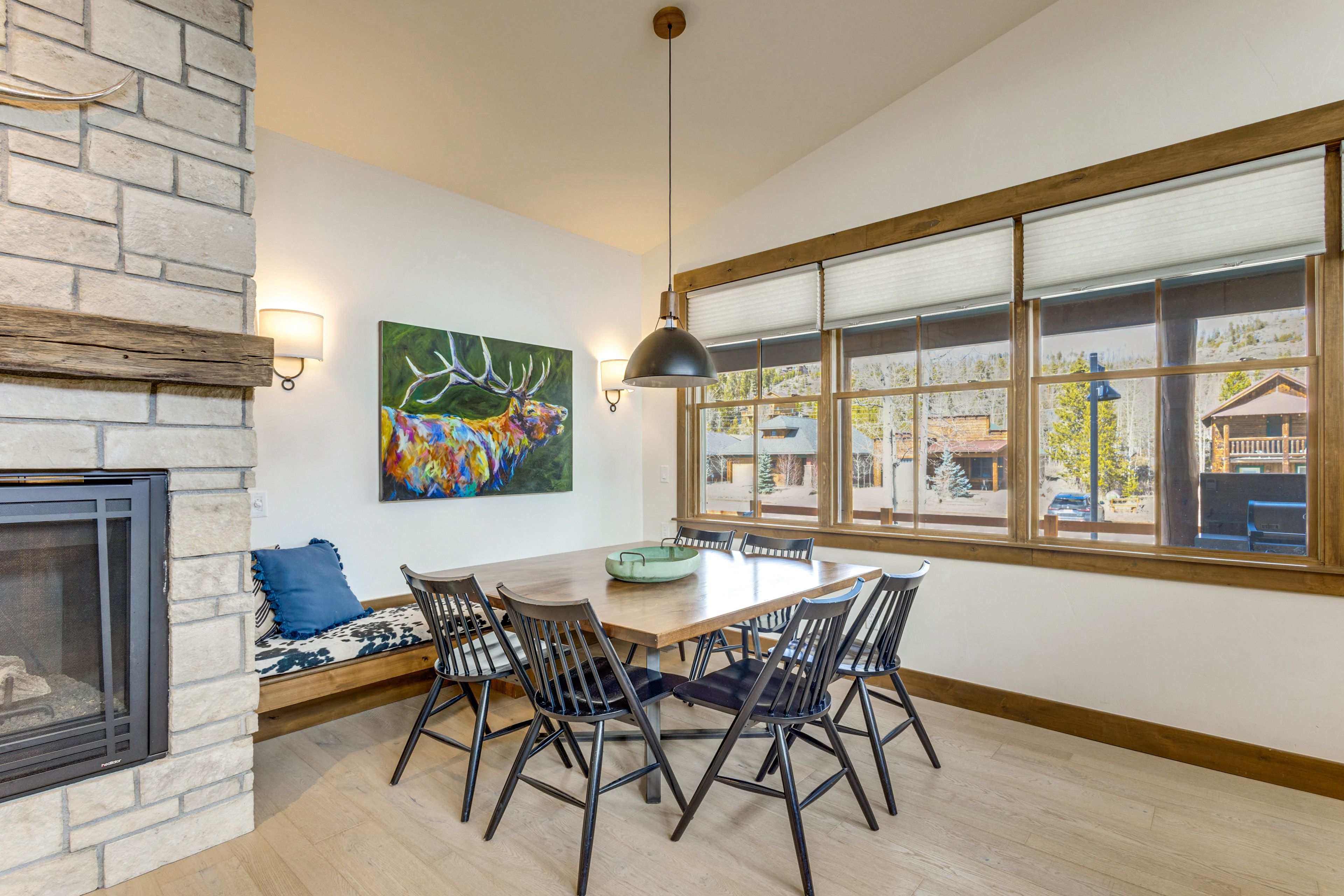 Dining Area | Dishes & Flatware Provided